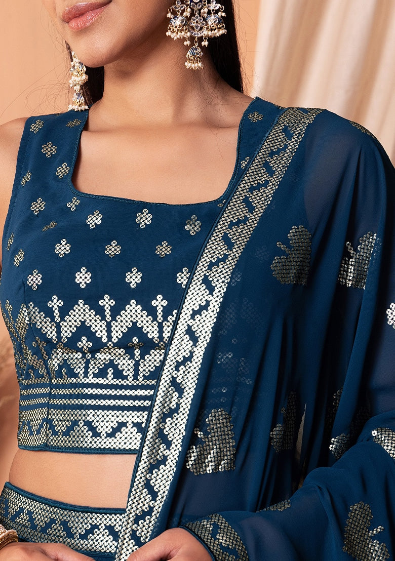 नीले रंग का जॉर्जेट सेक्विन और धागे की कढ़ाई का काम लहंगा चोली
