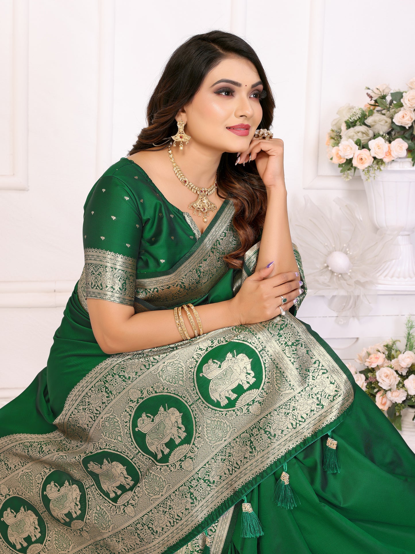 Green Rani Banarasi silk saree with beautiful Gala weaving exclusive work soft comfy