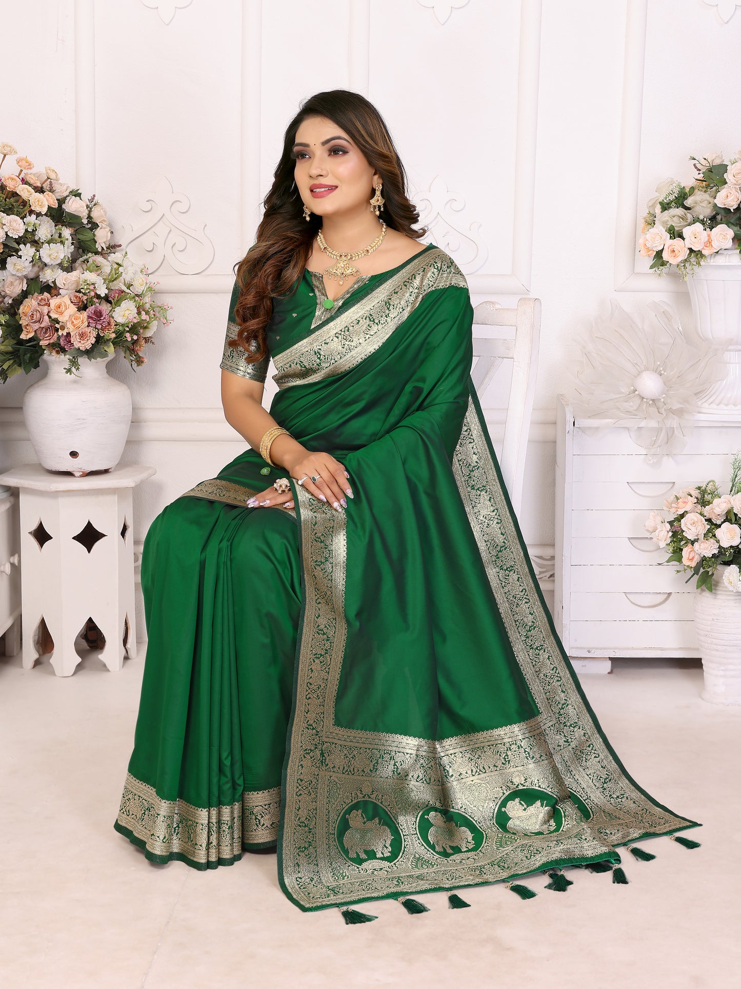 Green Rani Banarasi silk saree with beautiful Gala weaving exclusive work soft comfy