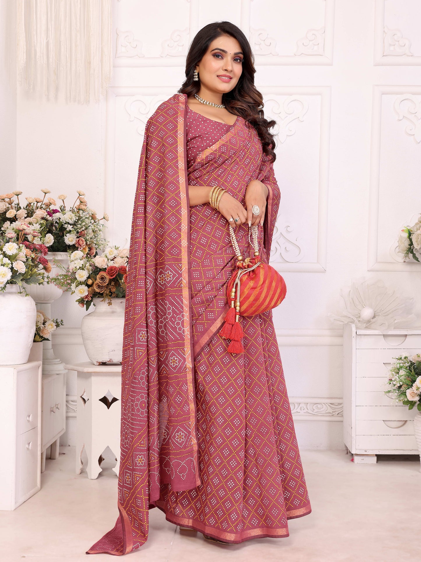 मैरून अंबा शुद्ध पटोला और बंधेज पैटर्न नरम सूती हल्के वजन की साड़ी