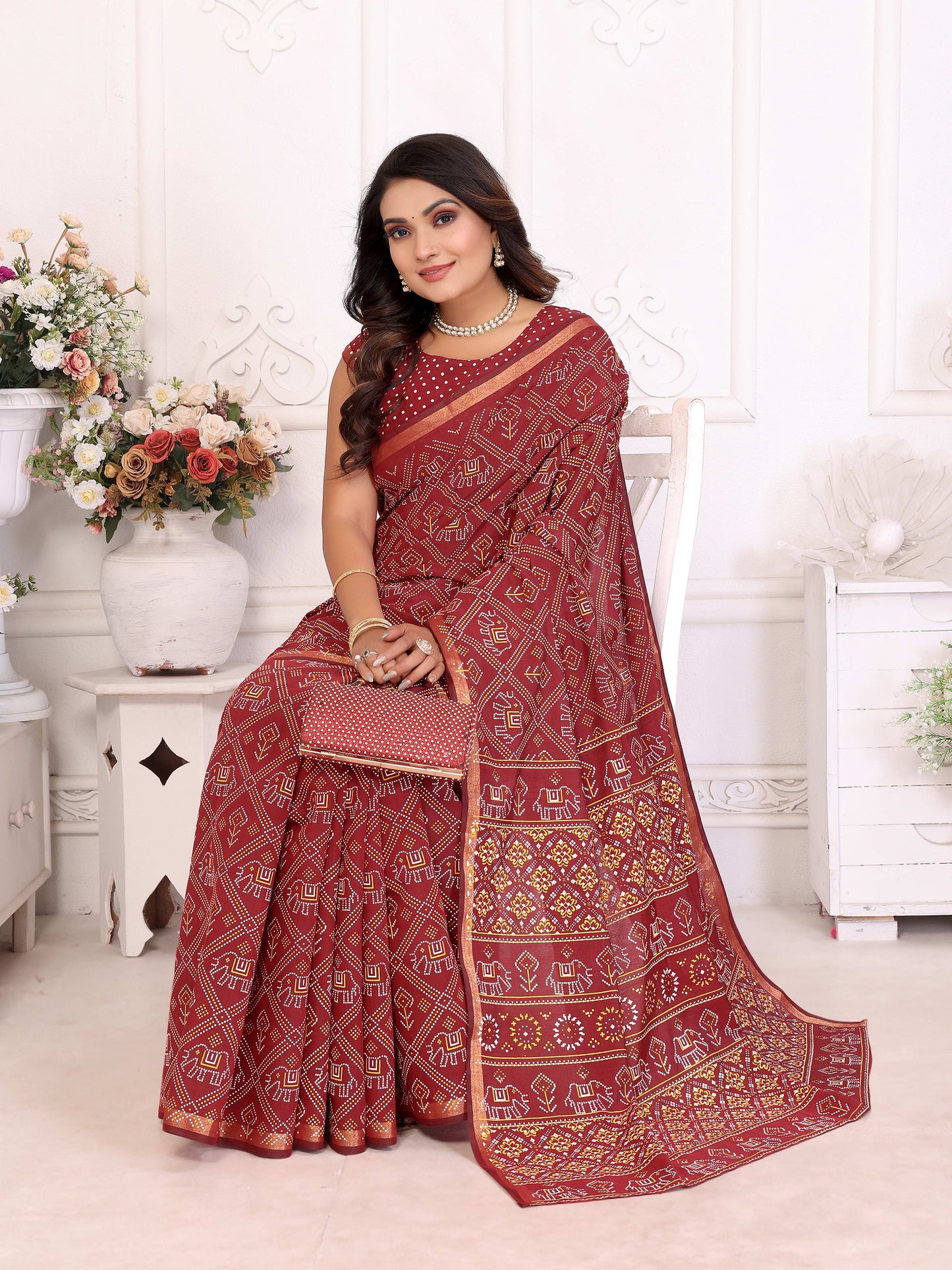 मैरून अंबिका शुद्ध पटोला और बंधेज पैटर्न नरम सूती हल्के वजन की साड़ी