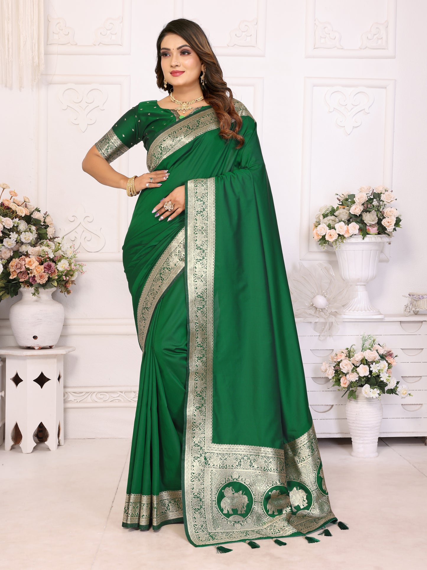 Green Rani Banarasi silk saree with beautiful Gala weaving exclusive work soft comfy