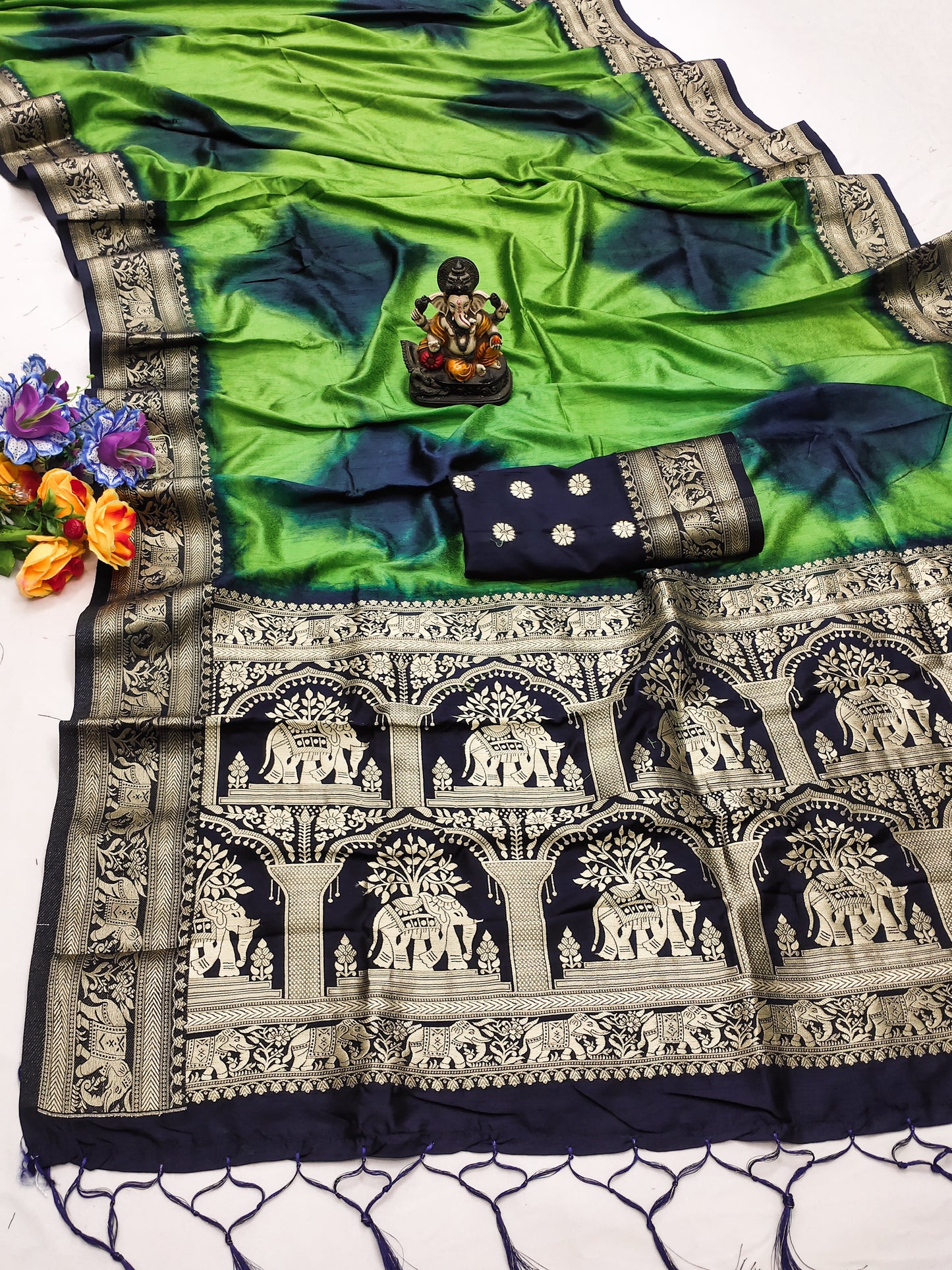 ग्रीन सिबोरी प्रिंट पैथानी सिल्क साड़ी ज़री गोल्ड और मीनाकारी पैथानी बॉर्डर