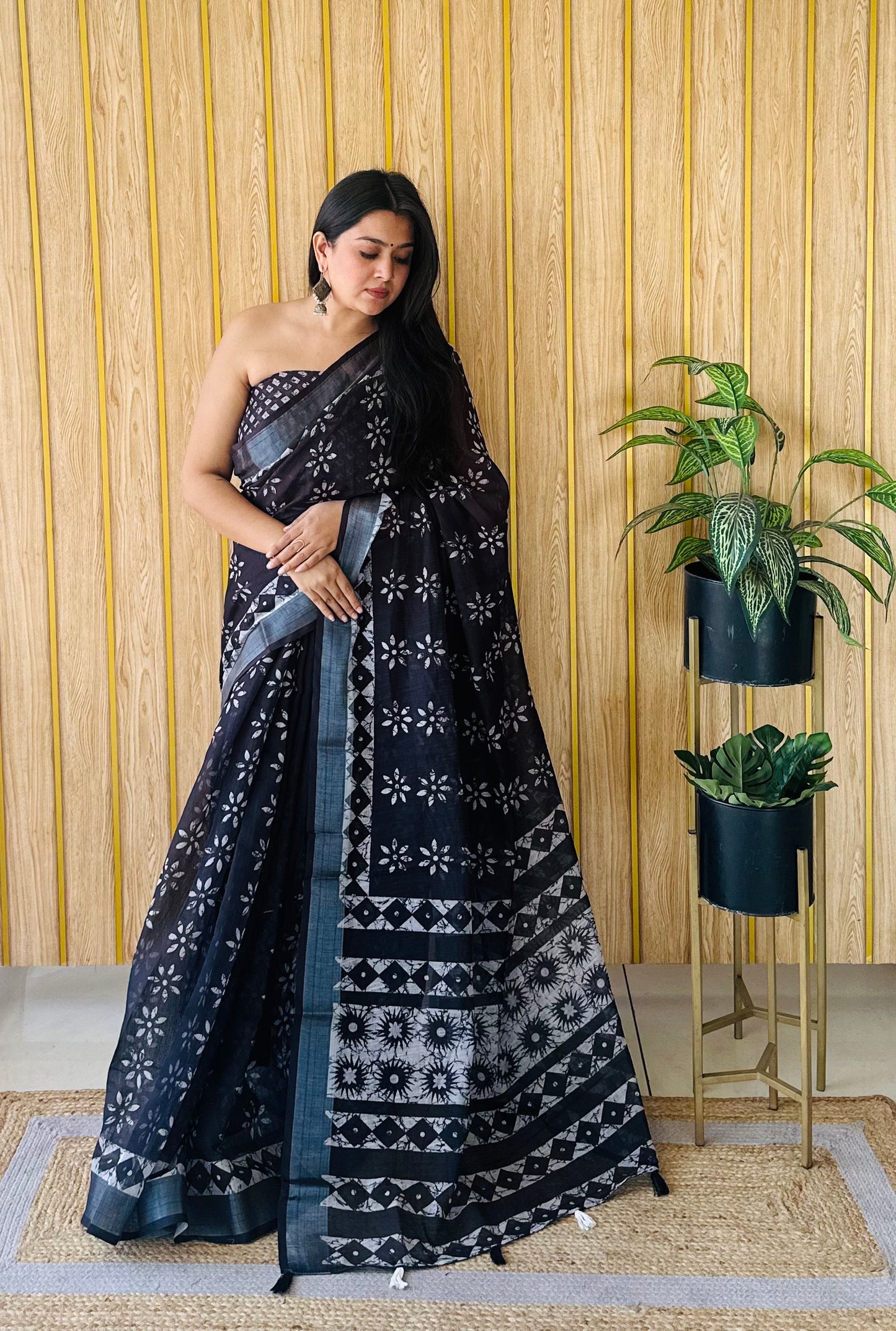 Black-White Color Soft Linen Cotton Digital Print Saree Very Premium And Rich Quality