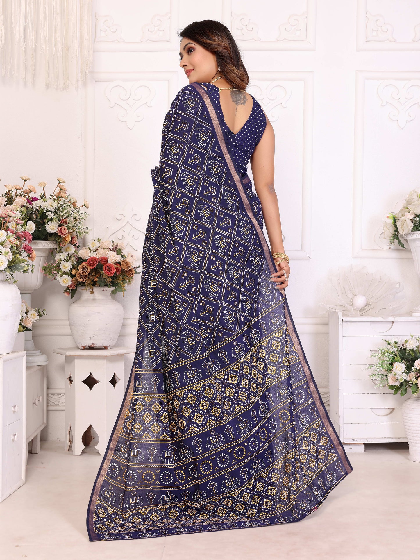 नेवी ब्लू अंबिका शुद्ध पटोला और बंधेज पैटर्न नरम सूती हल्के वजन की साड़ी