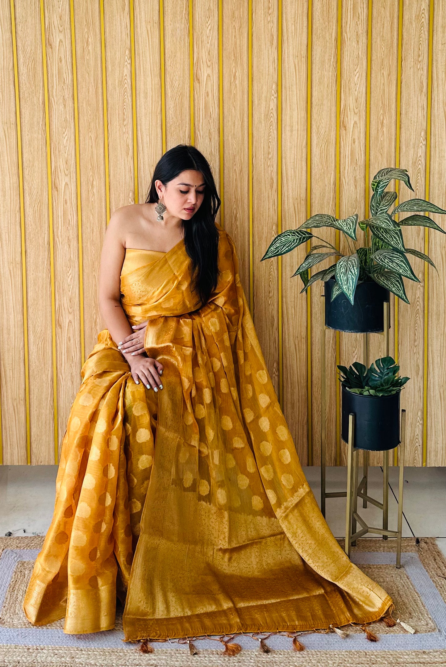 पीले रंग की पर्मियम सॉफ्ट गिमिचू सिल्क साड़ी और जरी बुनाई बॉर्डर