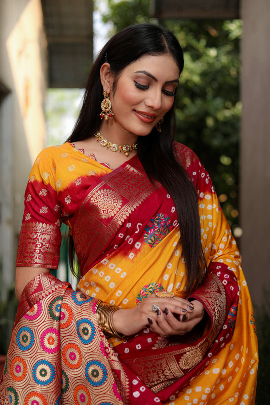 पीली इशानी शुद्ध बंधेज सिल्क साड़ी मीनाकारी बुनाई बूटा ज़री के साथ