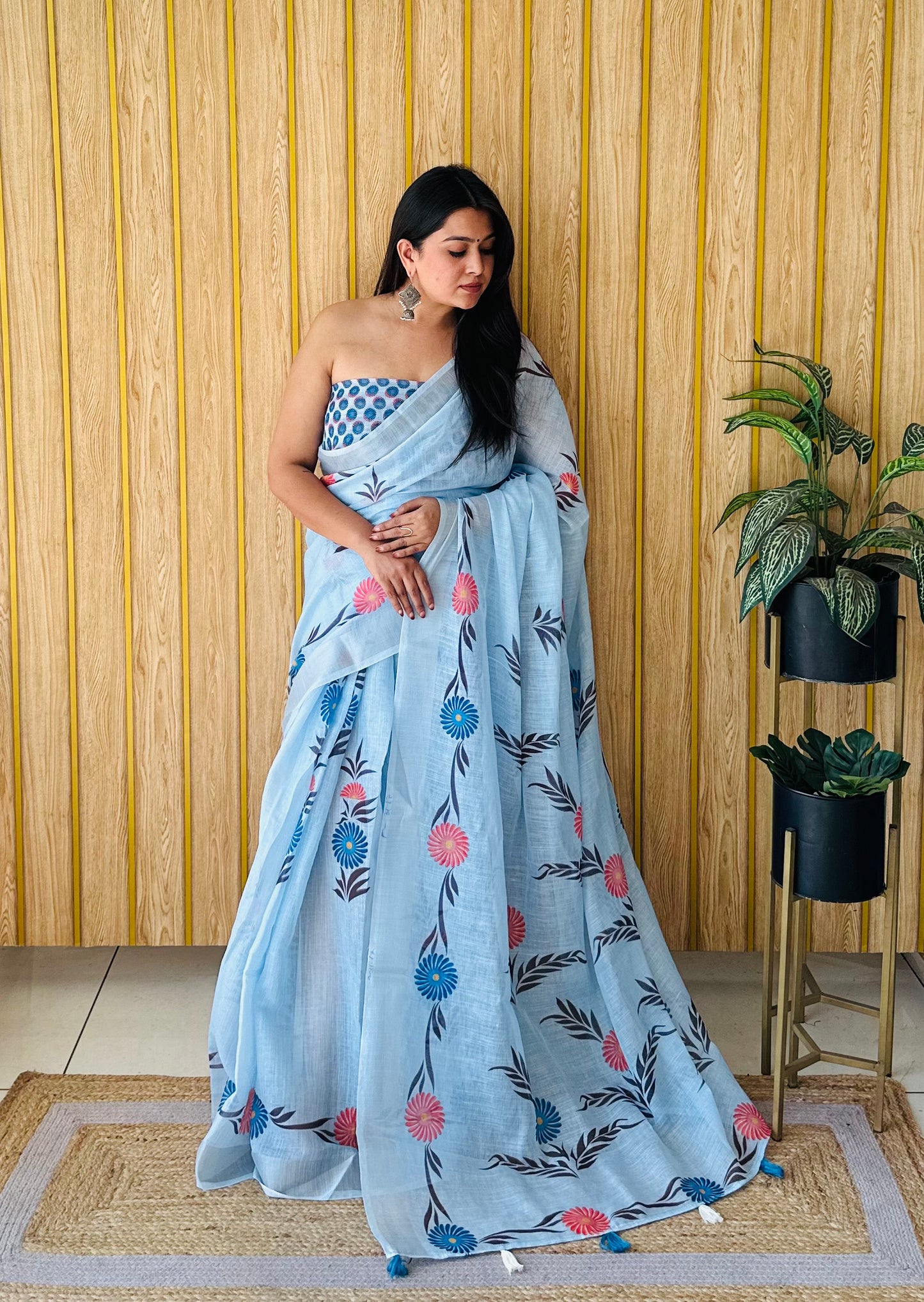 स्काई कलर एक्सक्लूसिव वेडिंग सॉफ्ट लिनन कॉटन डिजिटल प्रिंट साड़ी सिल्वर बॉर्डर के साथ