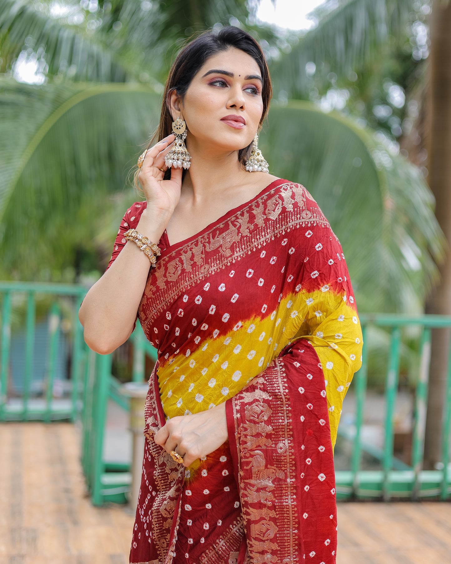 लेमन येलो वामिका बंधेज सिल्क साड़ी ज़री बुनाई रिच टिश्यू पल्लू के साथ