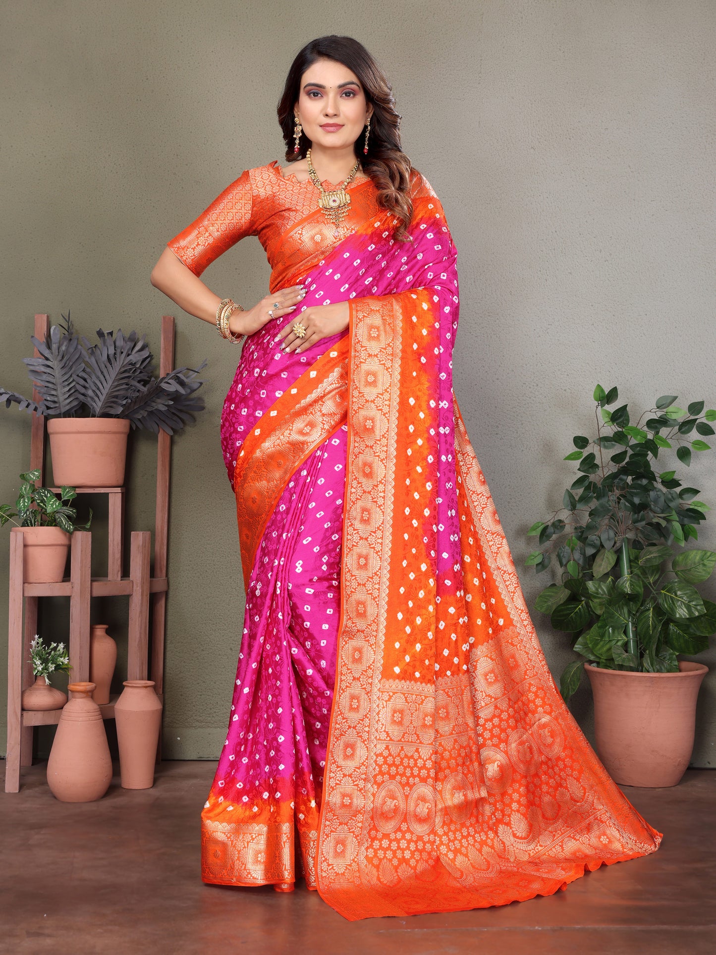 ज़री बुनाई बॉर्डर के साथ गुलाबी सत्यवती बंधेज साटन सिल्क साड़ी