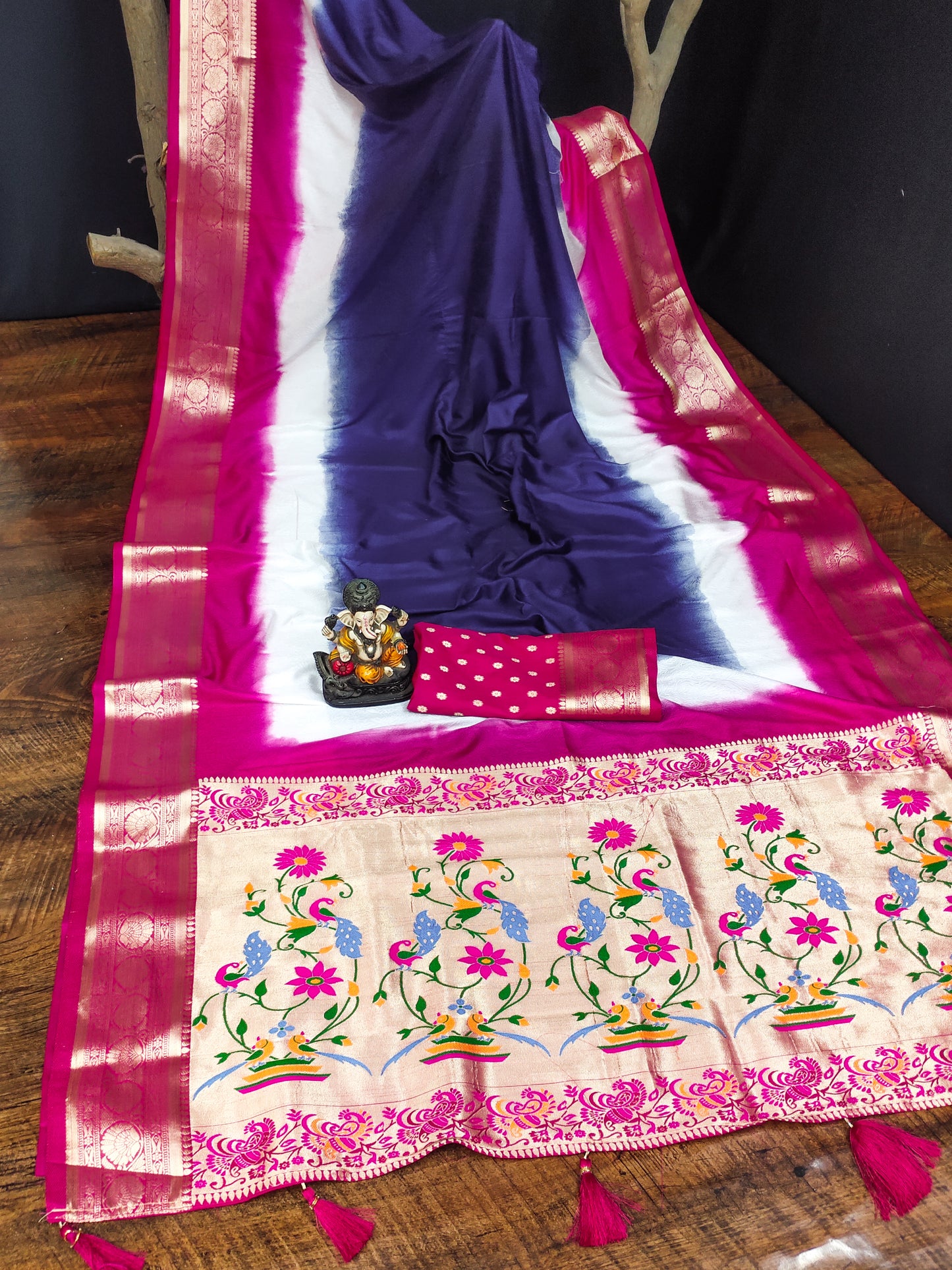 नीले रंग की सुपीरियर और प्रीमियम शुद्ध पैठणी साड़ी 3डी डाइंग शिबोरी डाइंग के साथ