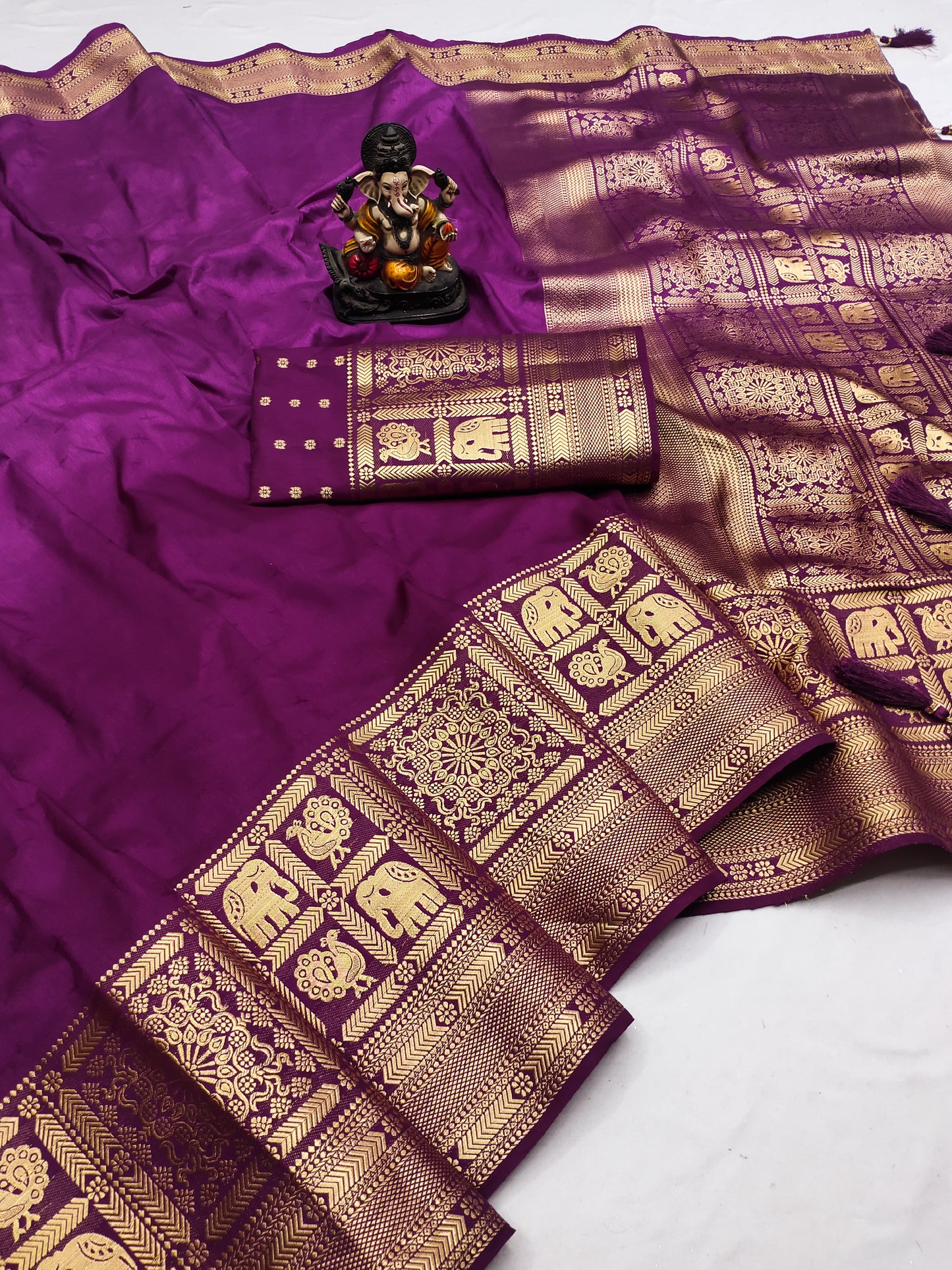 बैंगनी रंग सुपीरियर शुद्ध गाला डोला सिल्क साड़ी भारी हाथ डाईड और ज़री बॉर्डर