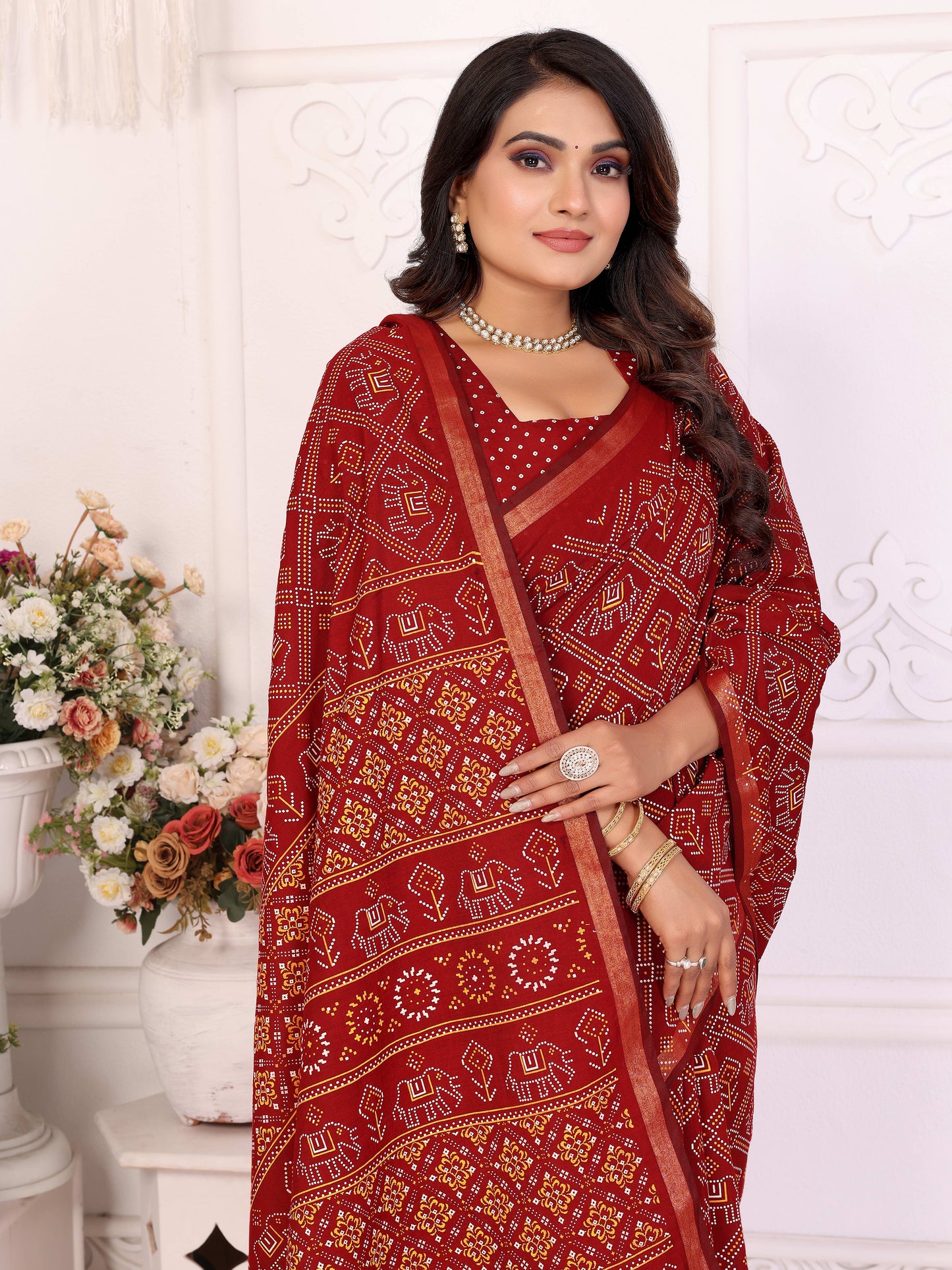 लाल अंबिका शुद्ध पटोला और बंधेज पैटर्न नरम सूती हल्के वजन की साड़ी