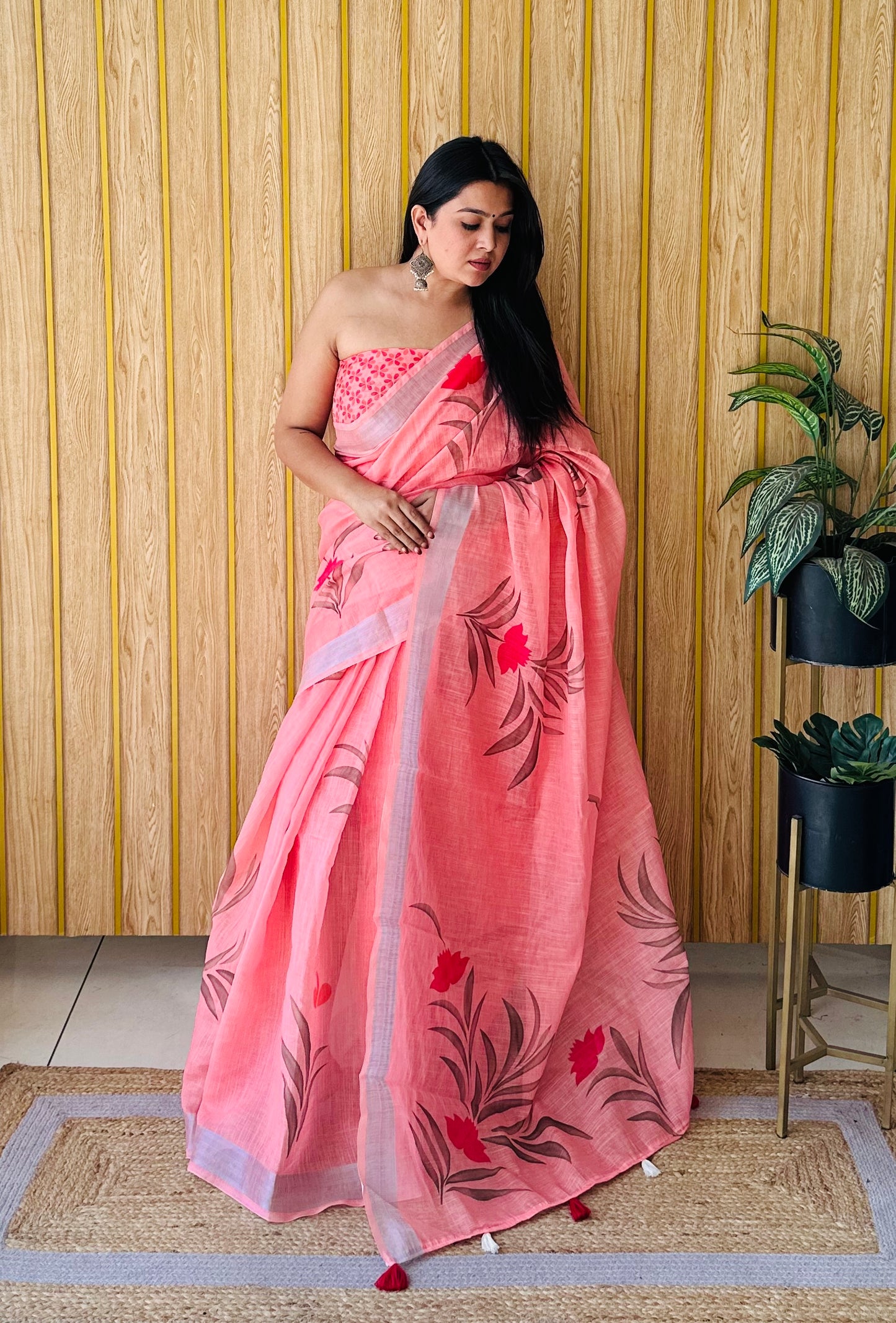 पीच कलर प्रीमियम क्वालिटी सॉफ्ट लिनन कॉटन डिजिटल प्रिंट साड़ी सिल्वर बॉर्डर के साथ