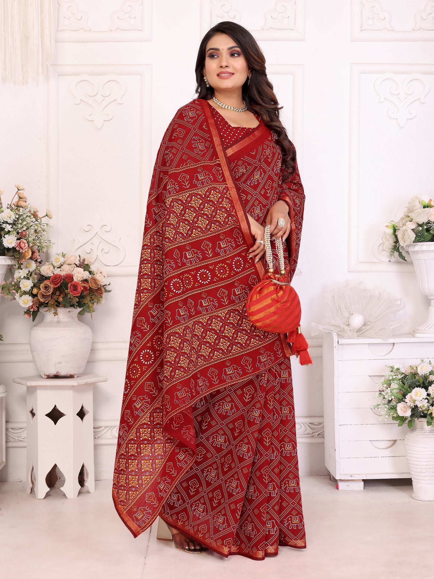 लाल अंबिका शुद्ध पटोला और बंधेज पैटर्न नरम सूती हल्के वजन की साड़ी