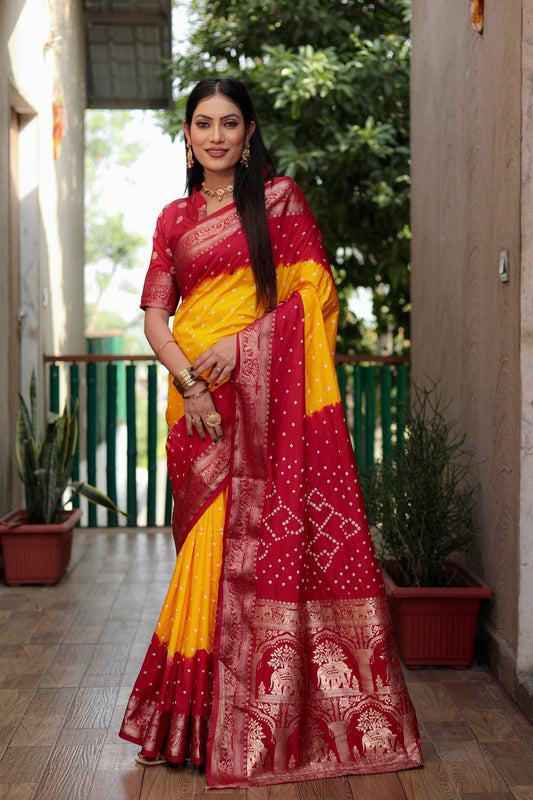 ज़री बॉर्डर रिच टिश्यू पल्लू के साथ बंधेज बॉर्डर वाली पीली वाहिनी बंधेज सिल्क साड़ी