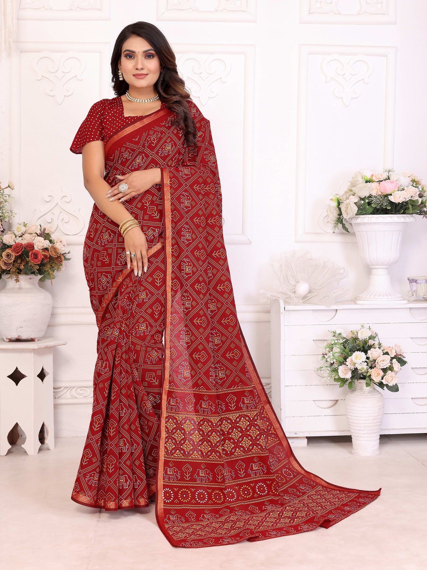 लाल अंबिका शुद्ध पटोला और बंधेज पैटर्न नरम सूती हल्के वजन की साड़ी