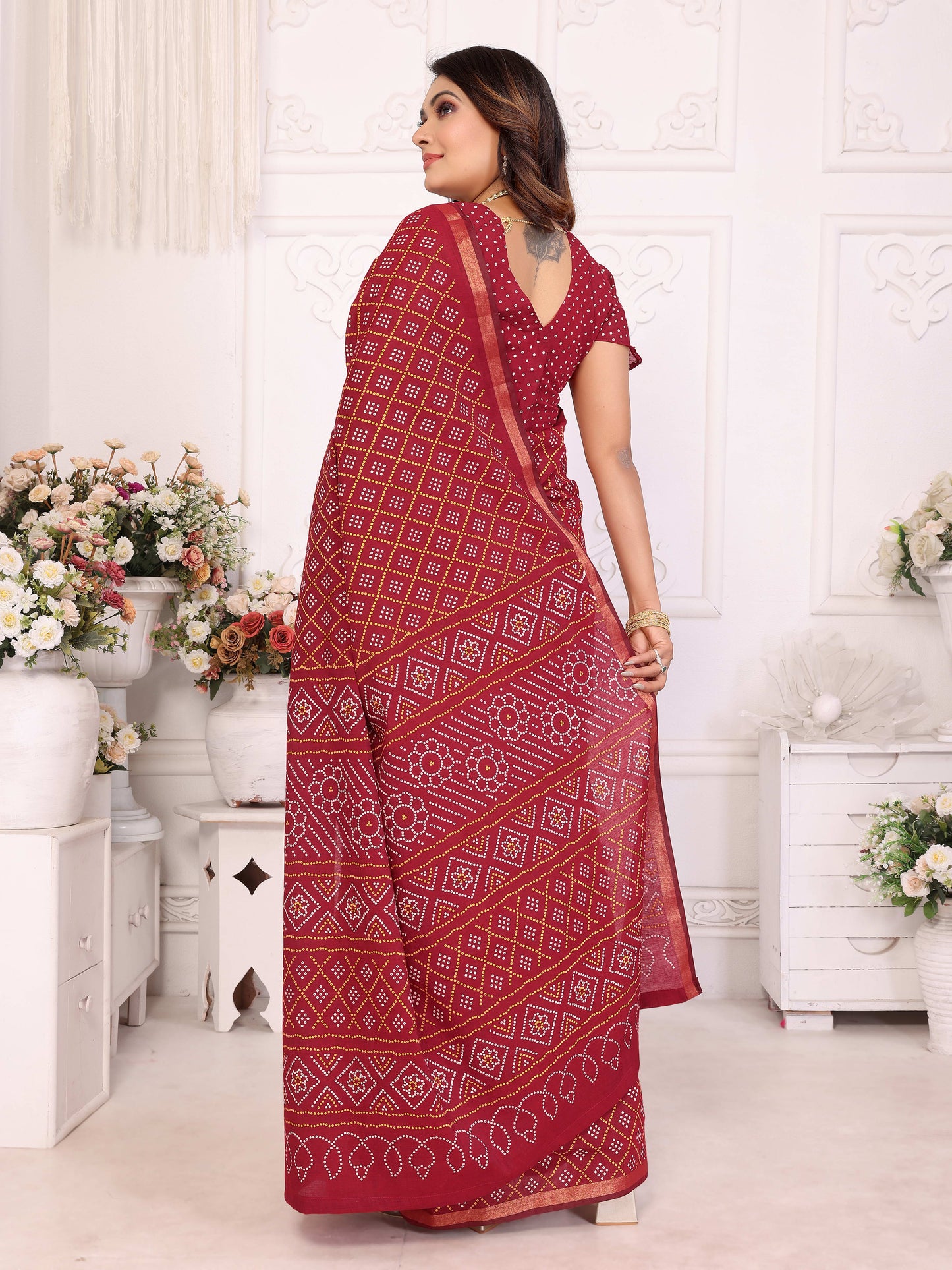 लाल अंबा शुद्ध पटोला और बंधेज पैटर्न नरम सूती हल्के वजन की साड़ी