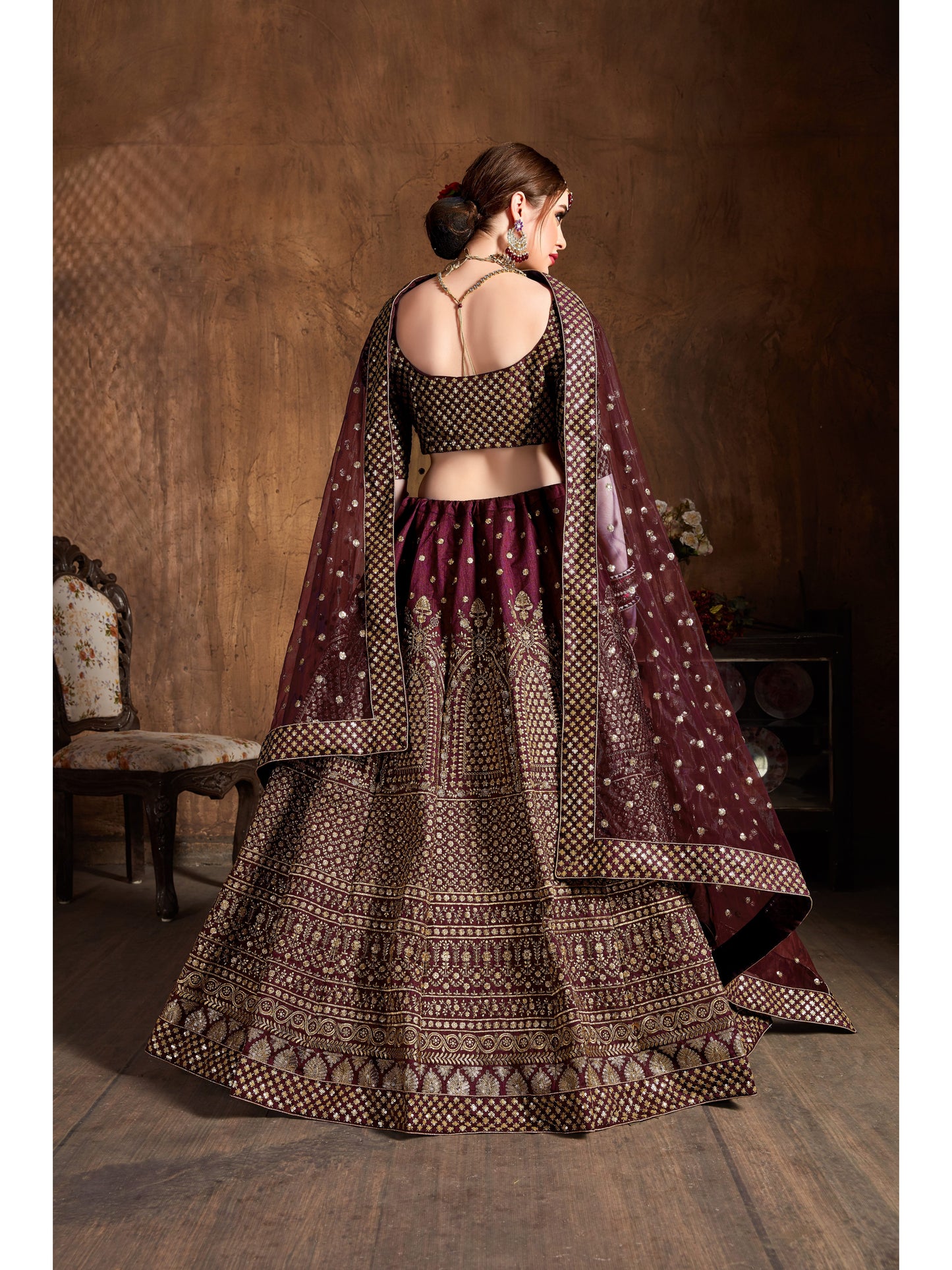मैरून रंग ज़री और ग्लिटर सेक्विन कढ़ाई लहंगा चोली