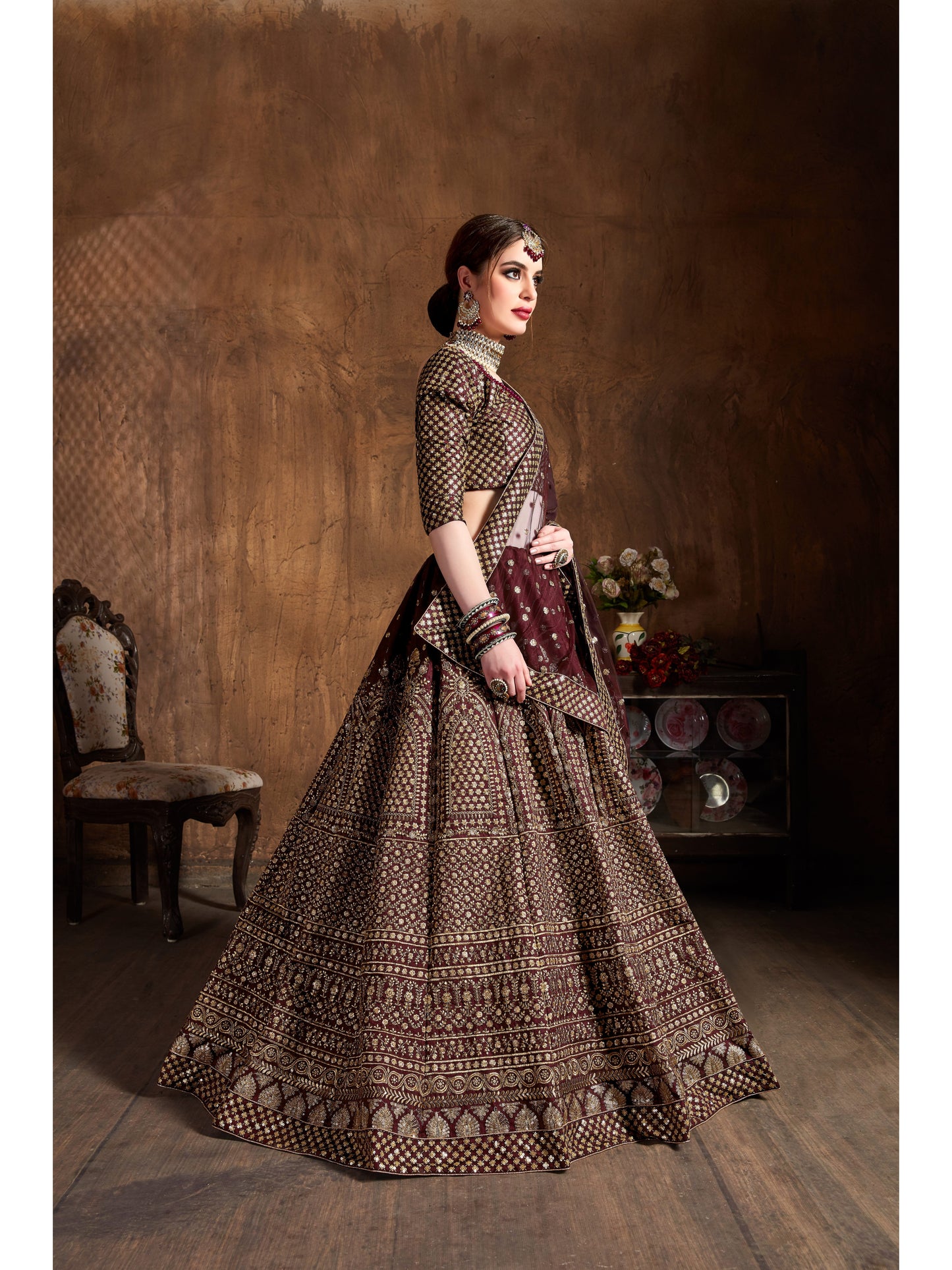 मैरून रंग ज़री और ग्लिटर सेक्विन कढ़ाई लहंगा चोली