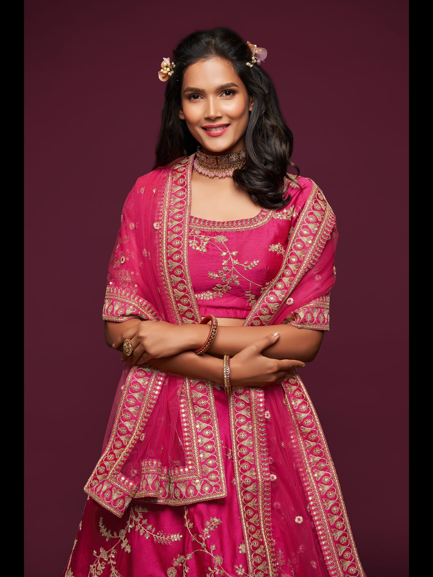 गुलाबी रंग कला रेशम धागा, ज़री, डोरी और सेक्विन कढ़ाई काम लेहेंगा चोली