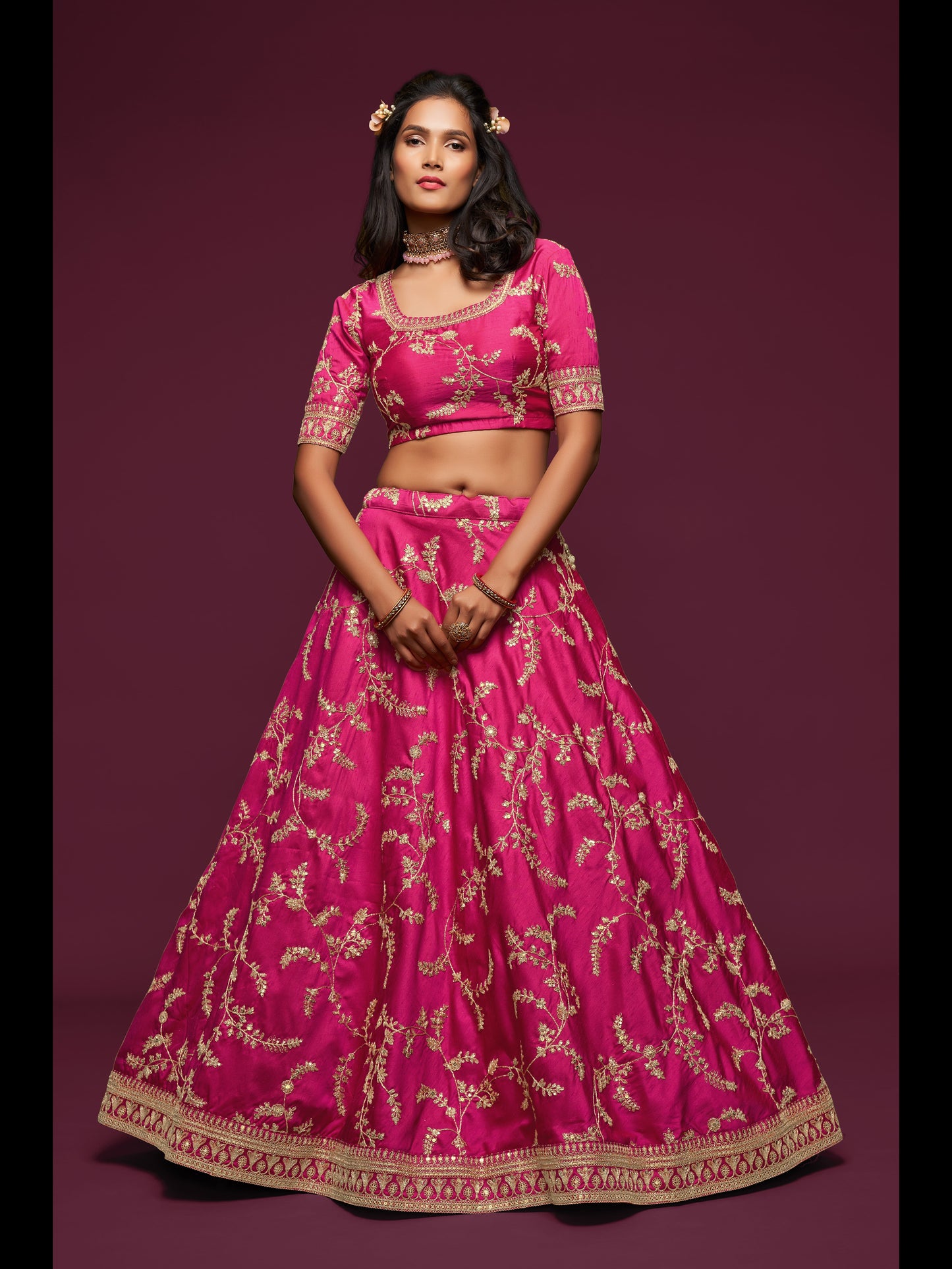 गुलाबी रंग कला रेशम धागा, ज़री, डोरी और सेक्विन कढ़ाई काम लेहेंगा चोली