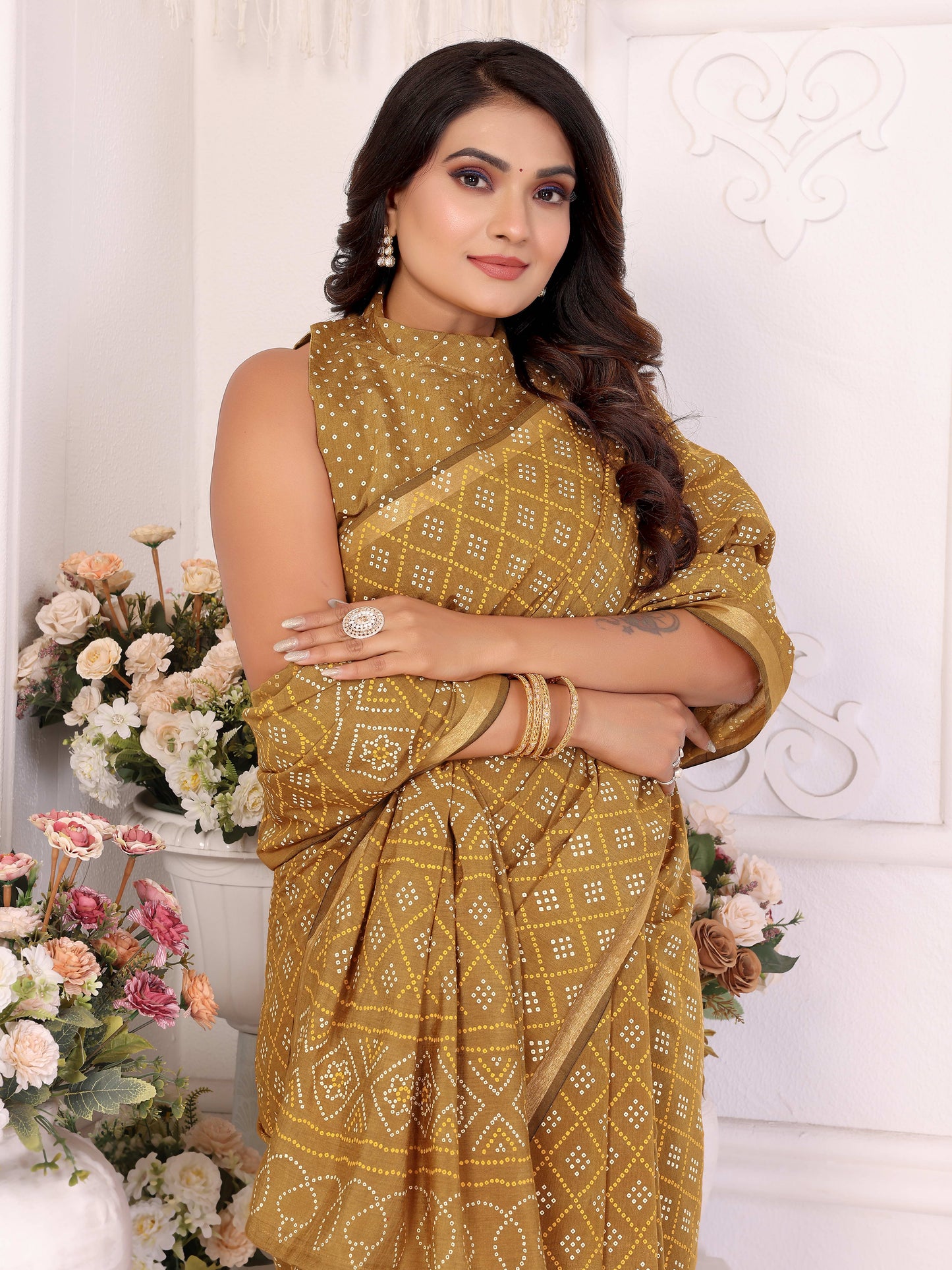 बेज अंबा शुद्ध पटोला और बंधेज पैटर्न नरम सूती हल्के वजन की साड़ी