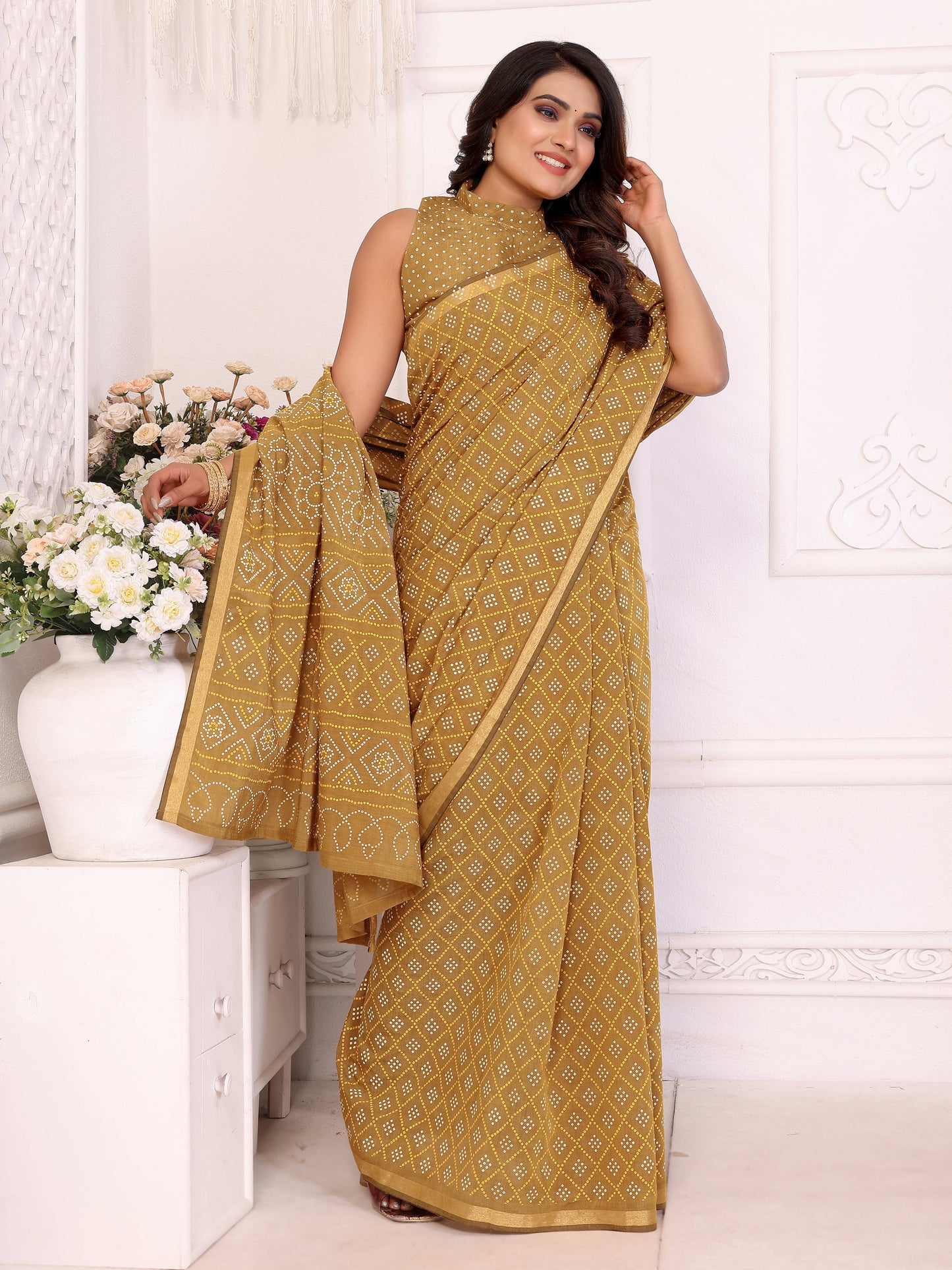 बेज अंबा शुद्ध पटोला और बंधेज पैटर्न नरम सूती हल्के वजन की साड़ी