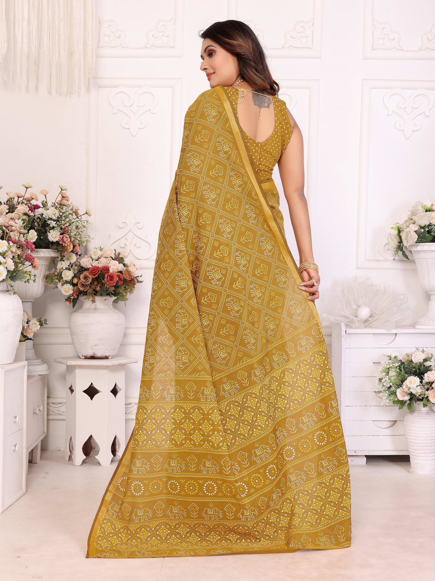 पीली अंबिका शुद्ध पटोला और बंधेज पैटर्न की मुलायम सूती हल्के वजन की साड़ी