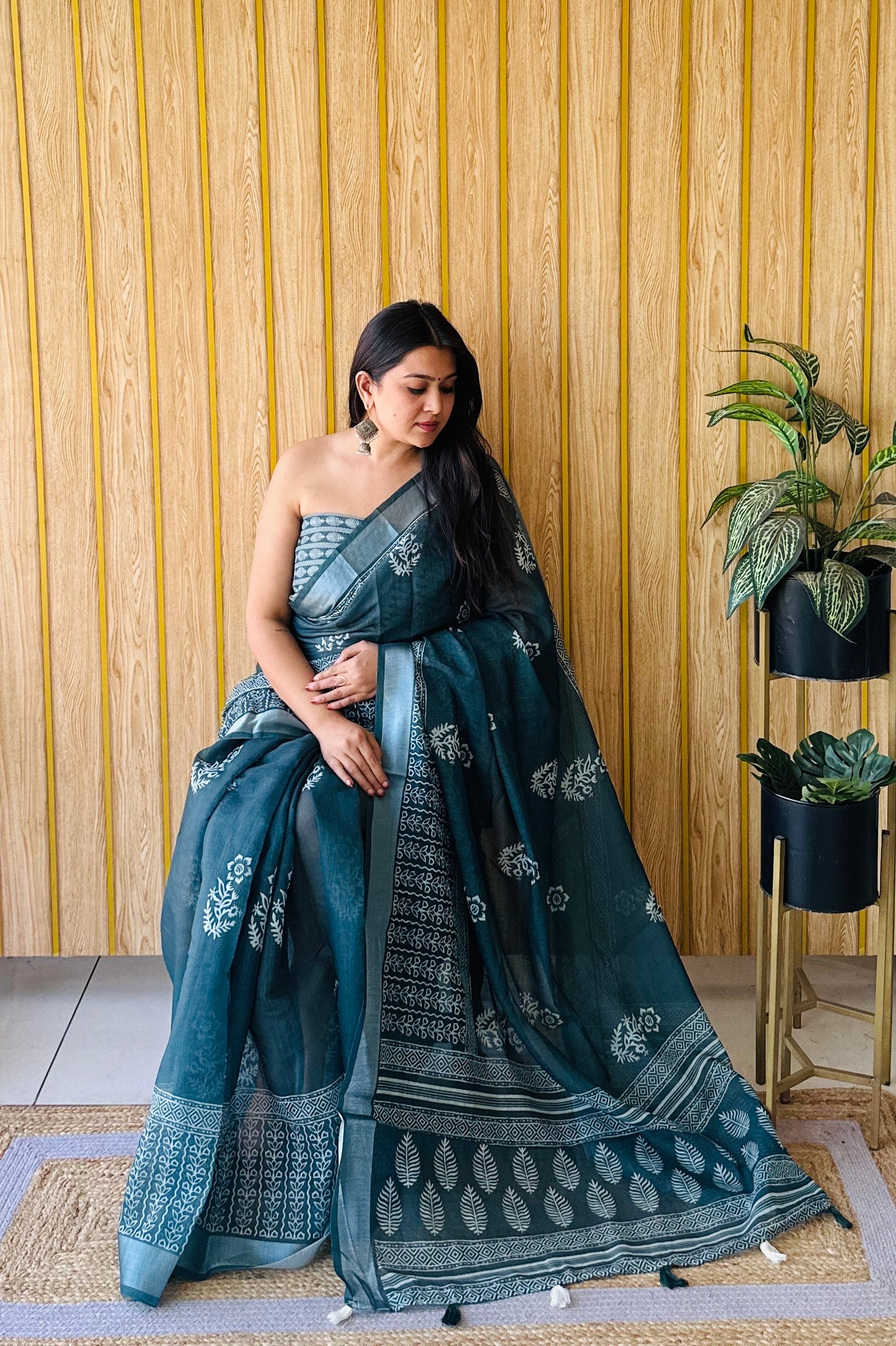 Green Color Exclusive Quality Beautiful Soft Linen Cotton Digital Print Saree