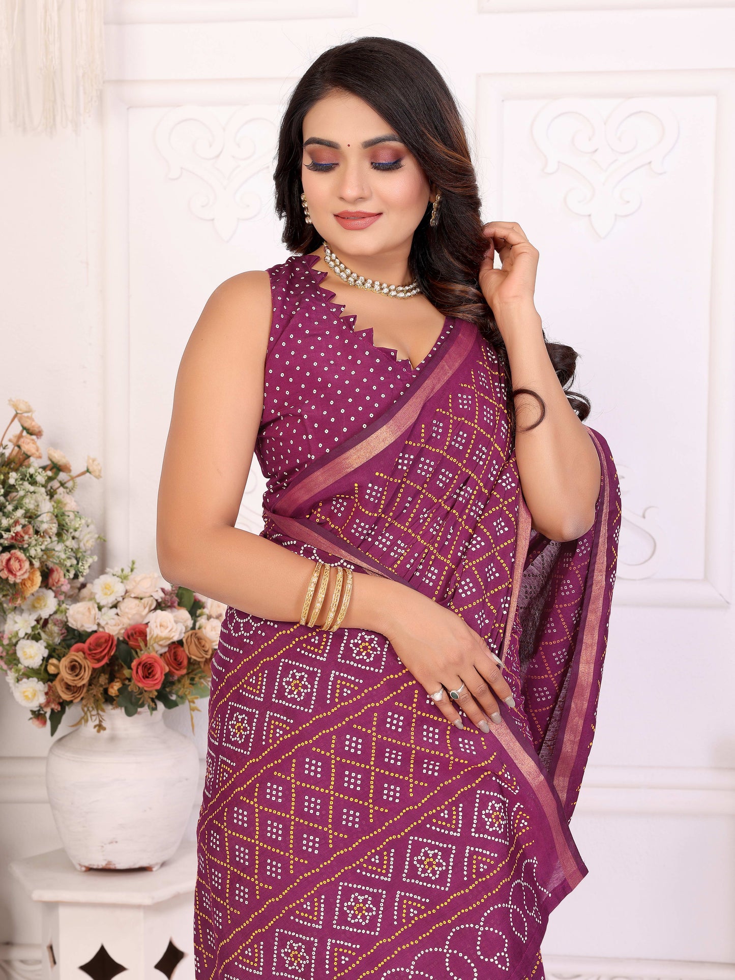 बैंगनी अंबा शुद्ध पटोला और बंधेज पैटर्न मुलायम सूती हल्के वजन की साड़ी