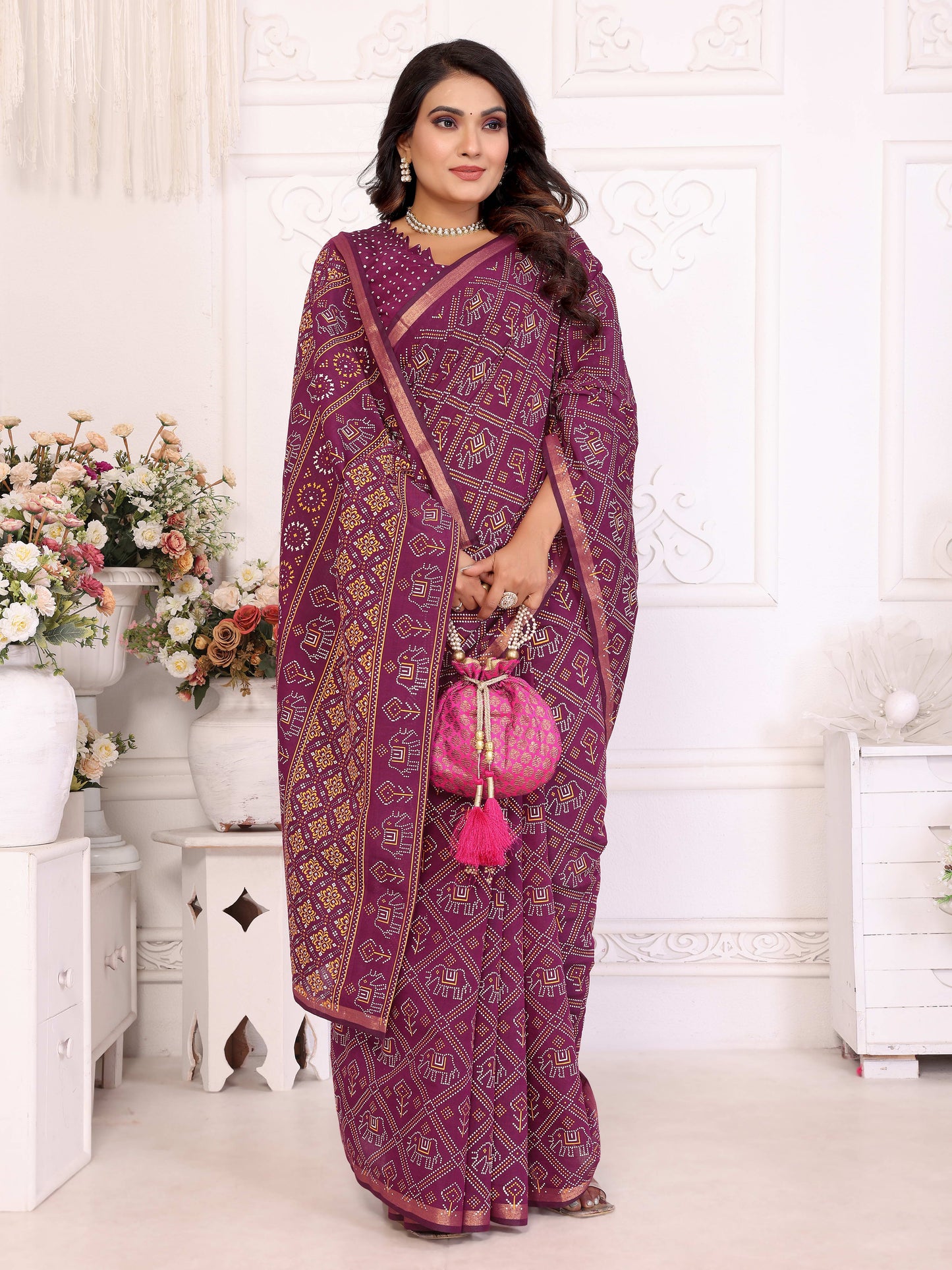 बैंगनी अंबिका शुद्ध पटोला और बंधेज पैटर्न मुलायम सूती हल्के वजन की साड़ी