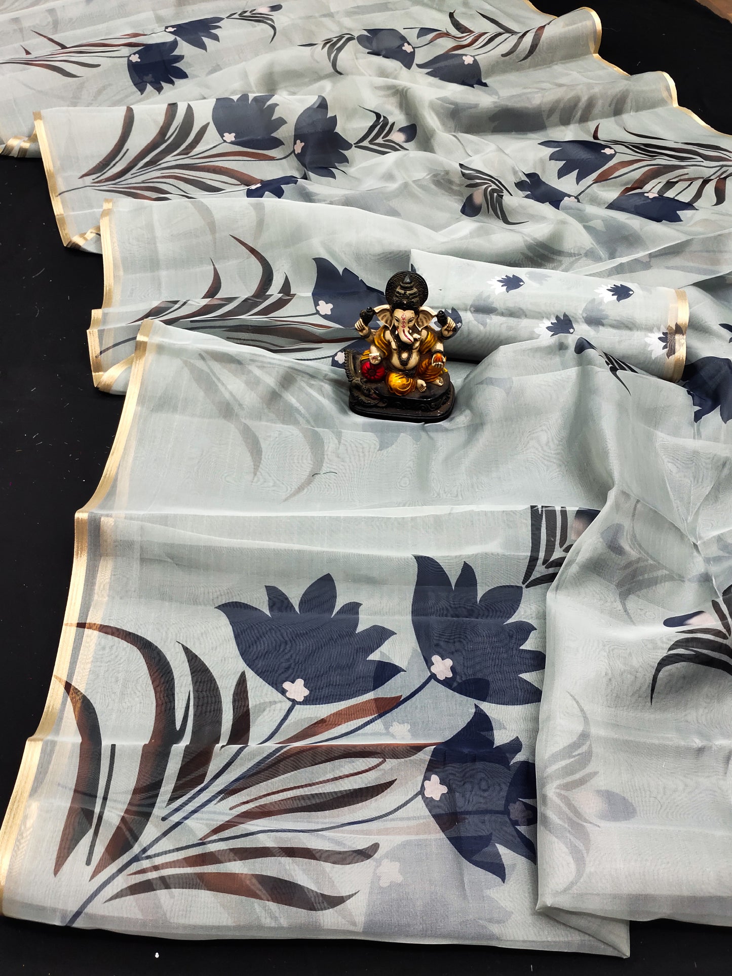 Best Quality Gray Color Art Silk Organza Digital Print Soft Shiny Saree