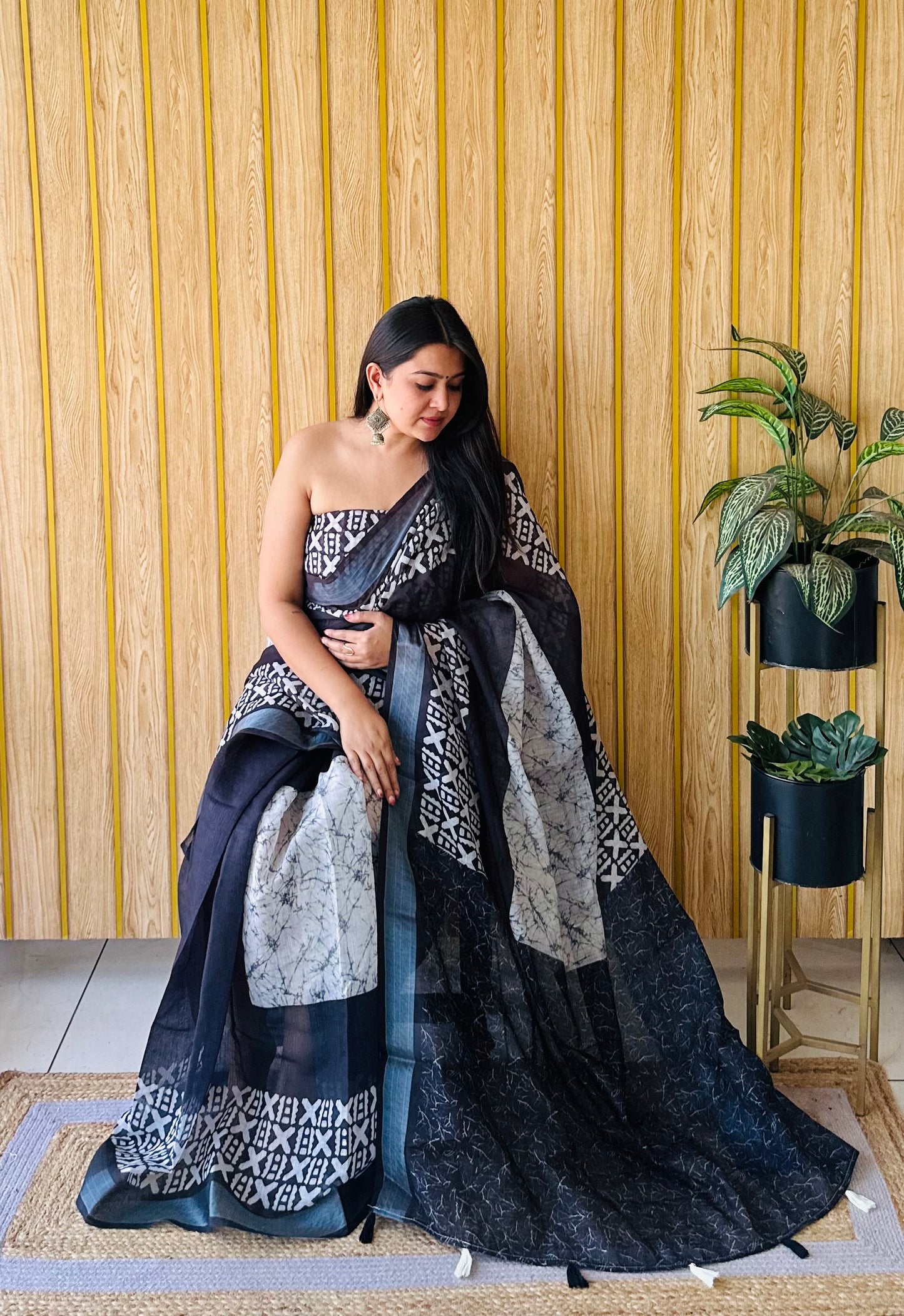 Black-White Color Exclusive Quality Beautiful Soft Linen Cotton Digital Print Saree