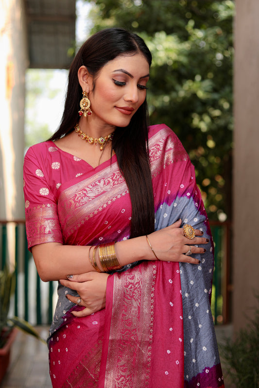 ग्रे वाहिनी बंधेज सिल्क साड़ी बंधेज बॉर्डर के साथ ज़री बॉर्डर रिच टिश्यू पल्लू के साथ