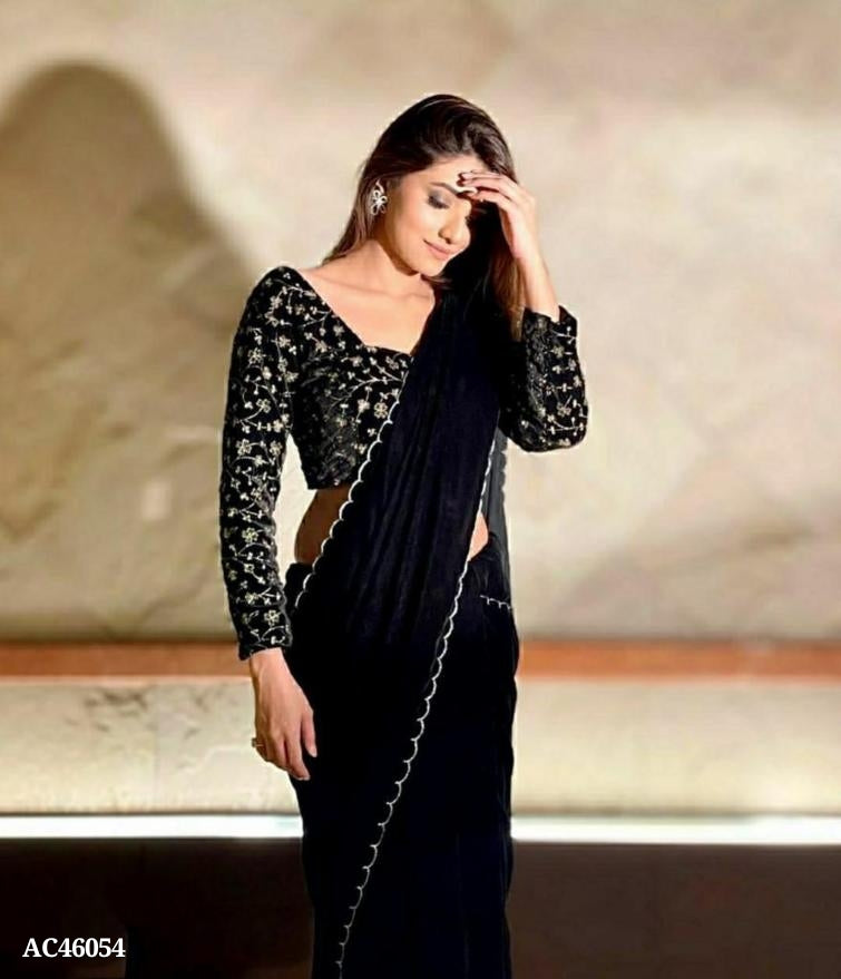 बॉर्डर पर शुद्ध 9000 मखमली कढ़ाई का काम
 साड़ी का रंग मॉडलिंग फोटो में दिखाए गए रंग जैसा ही है