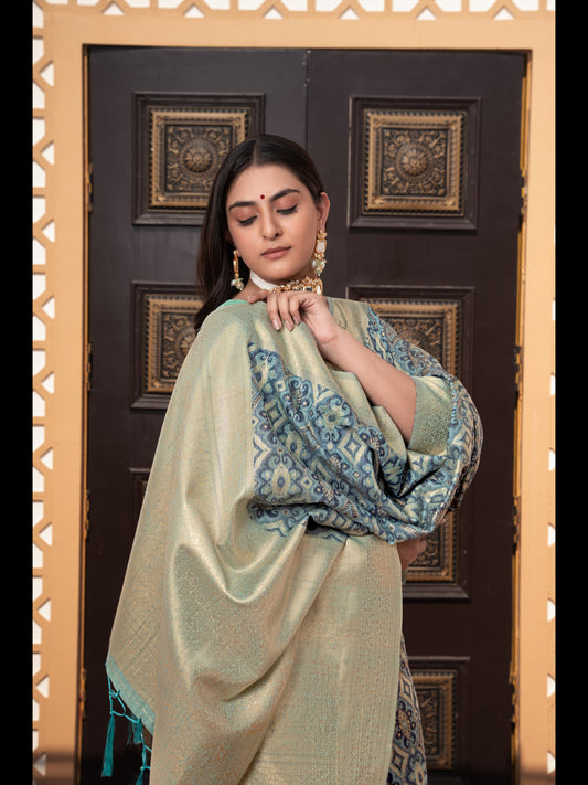 नीले रंग की इक्कत कॉटन इक्कत सिल्क साड़ी ज़री बुनी हुई