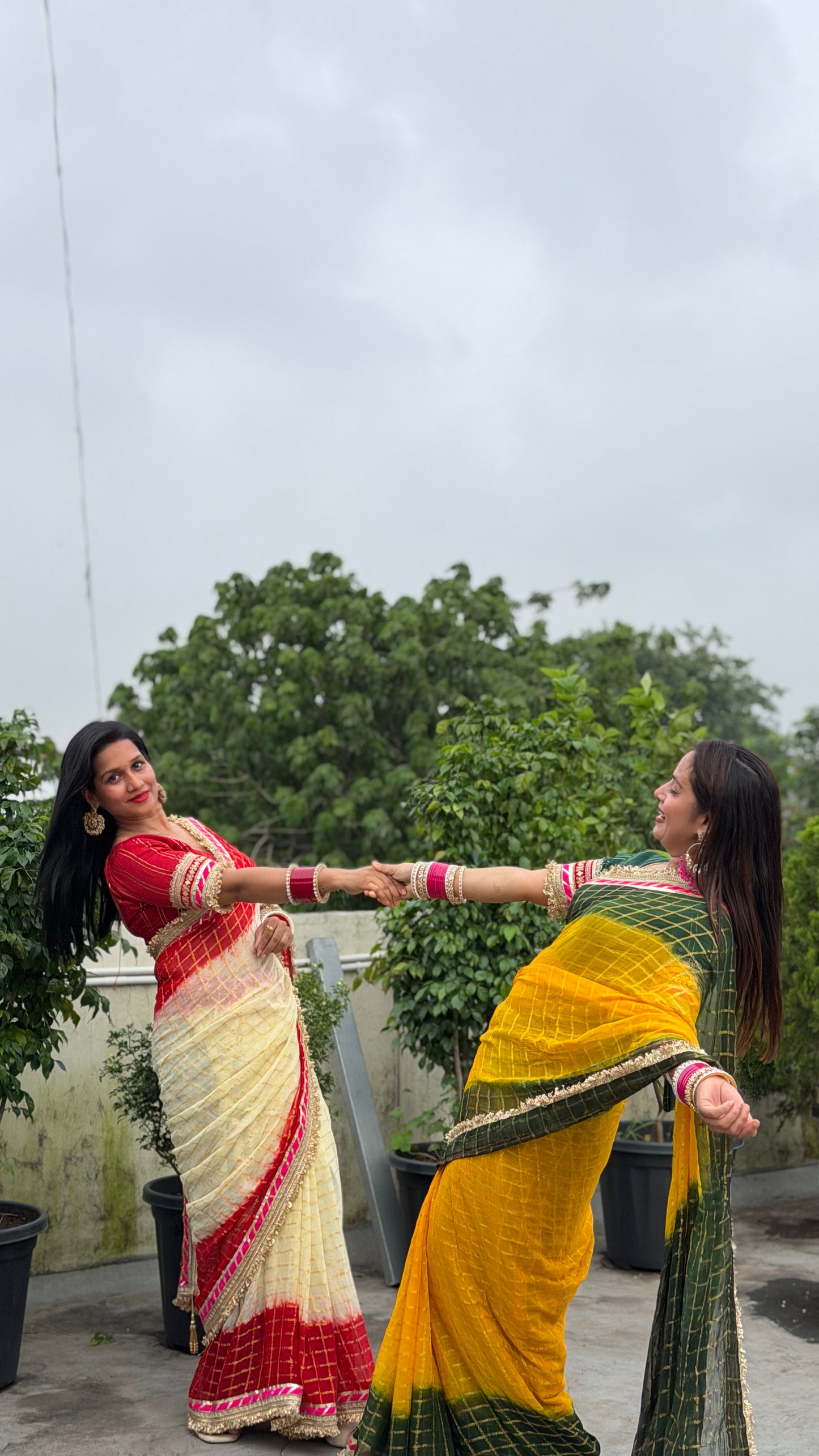 Pure Viscose White - Red Colour Ghatchola Saree