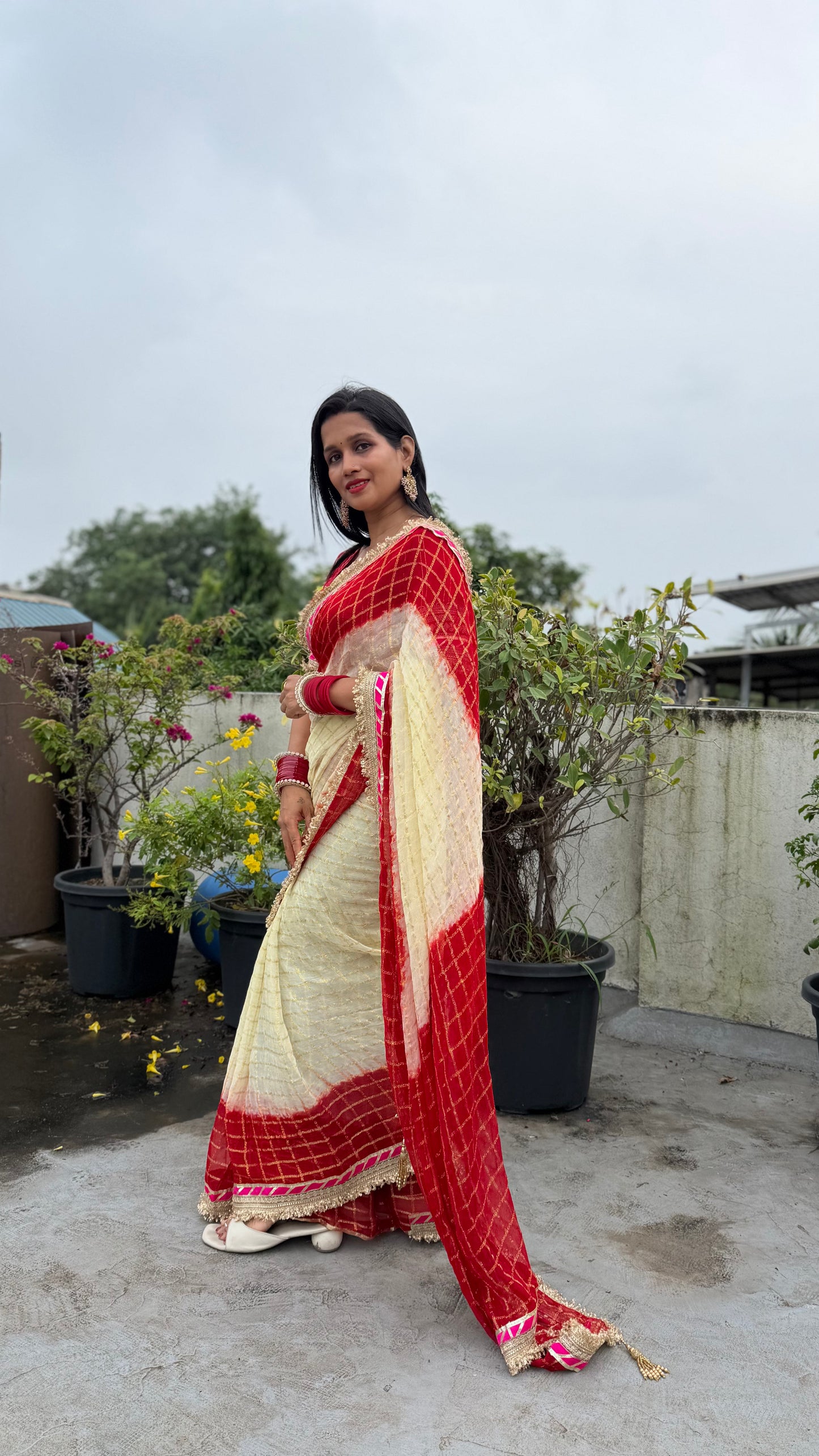 Pure Viscose White - Red Colour Ghatchola Saree