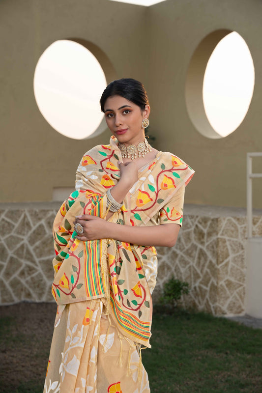 बेज रंग जामदानी सॉफ्ट कॉटन साड़ी अनस्टिच्ड ब्लाउज पीस के साथ