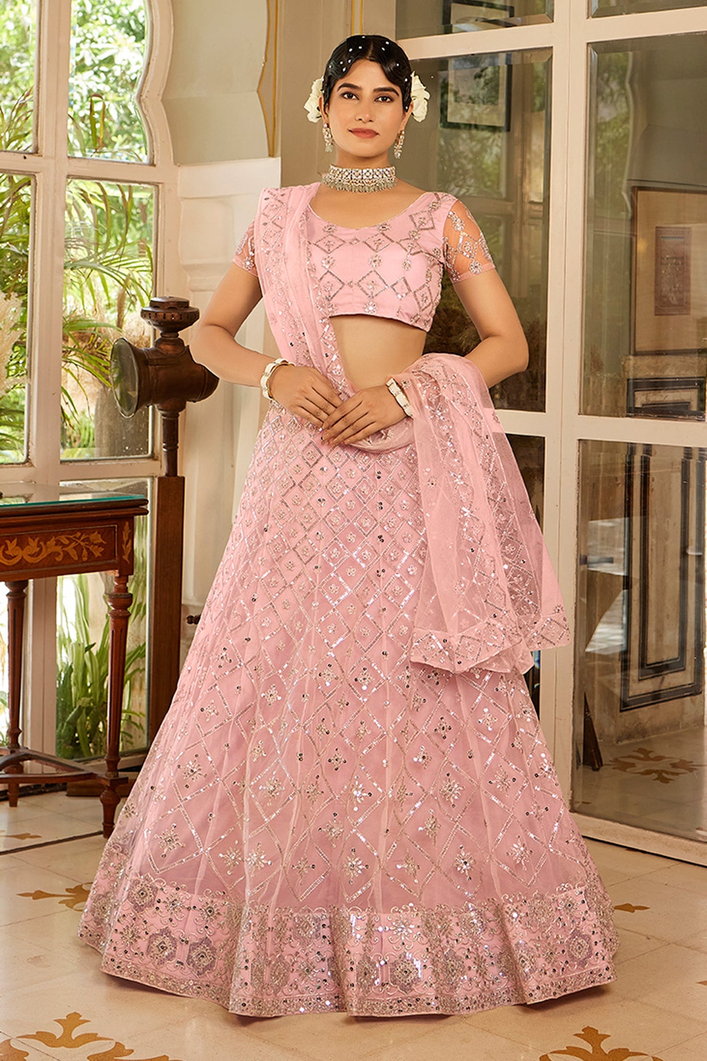 गुलाबी रंग नेट फैब्रिक फंक्शन वियर सेक्विन वर्क सुंदर लेहेंगा चोली
