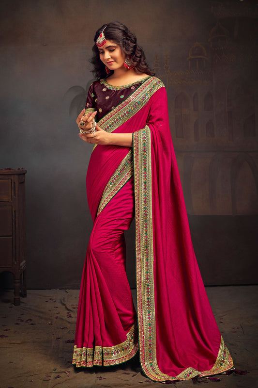 रानी रंग की आकर्षक बॉर्डर वर्क वाली बैंगलोरी सिल्क साड़ी