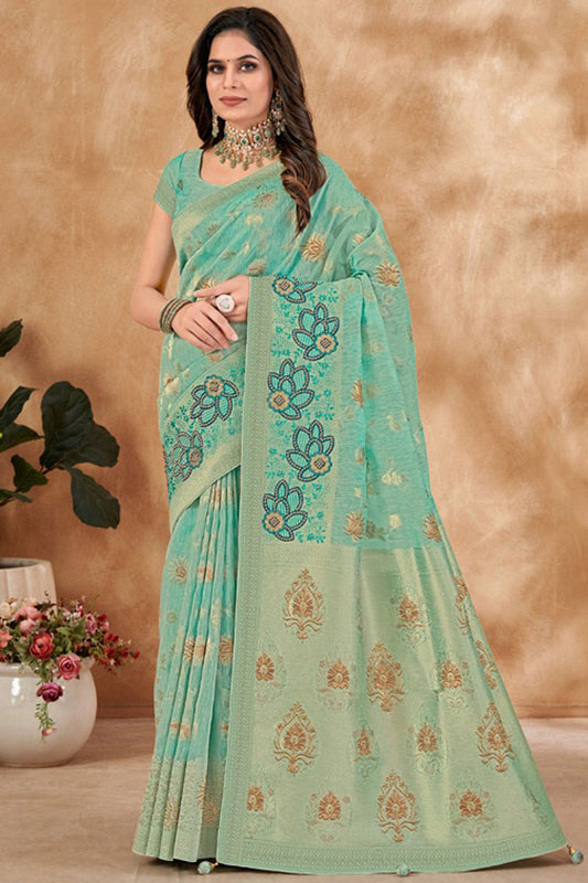 हल्के सियान रंग में चमकदार कोरा सिल्क फैब्रिक साड़ी पर फ़ॉइल प्रिंटेड वर्क