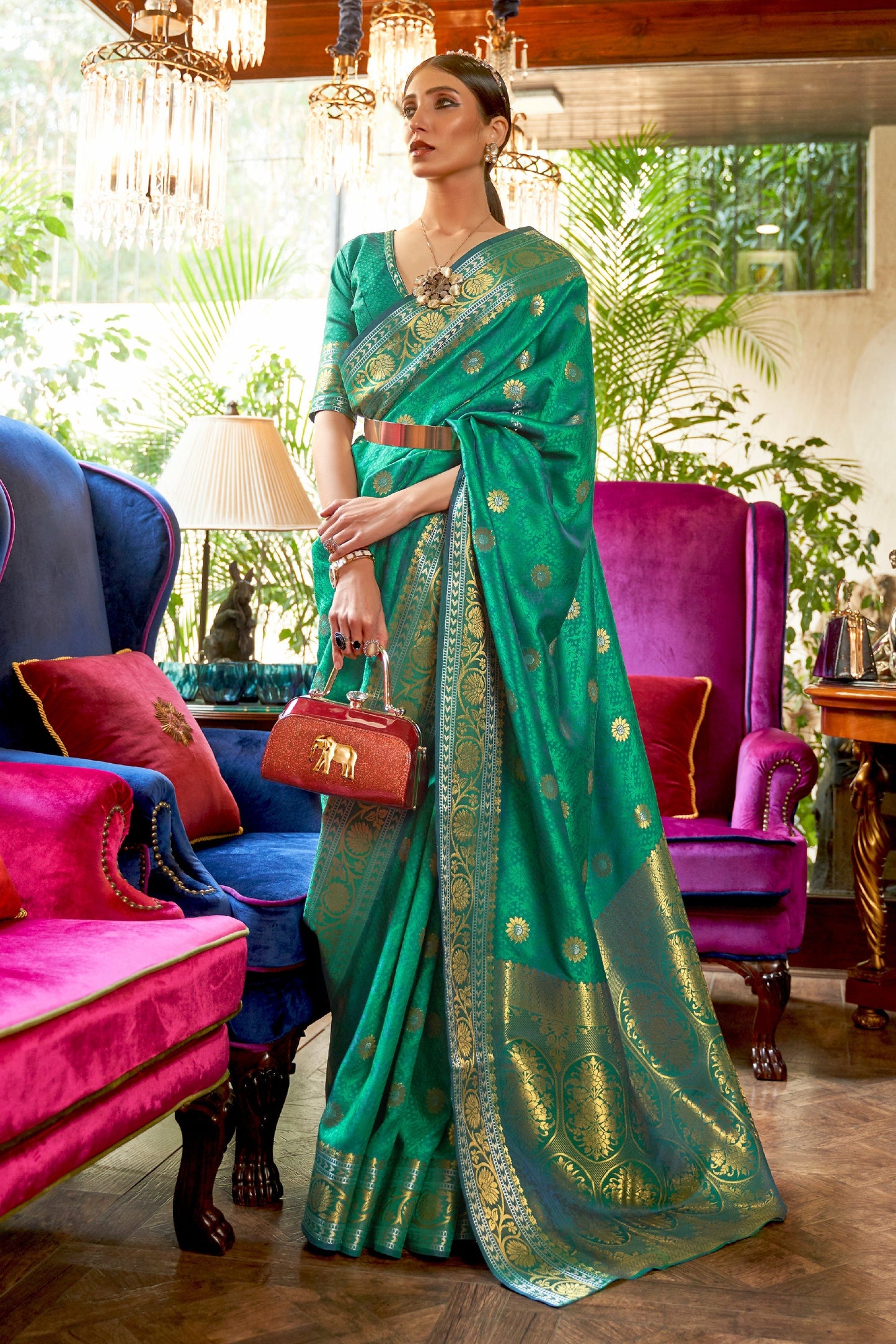 शानदार बुनाई का काम हरे रंग की कला रेशम कपड़े की साड़ी