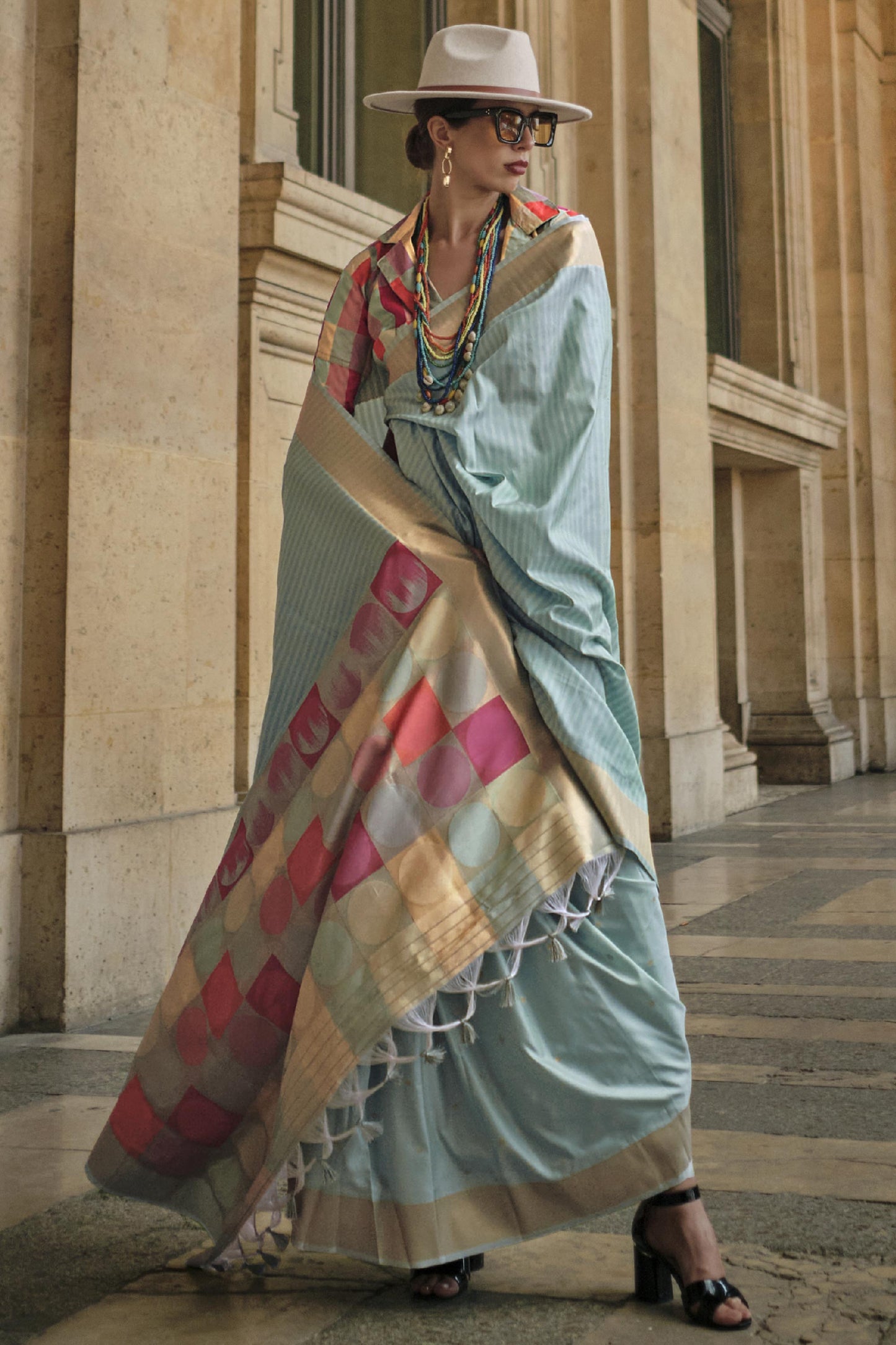 आर्ट सिल्क फ़ैब्रिक सियान रंग इंपीरियल बुनाई वर्क साड़ी