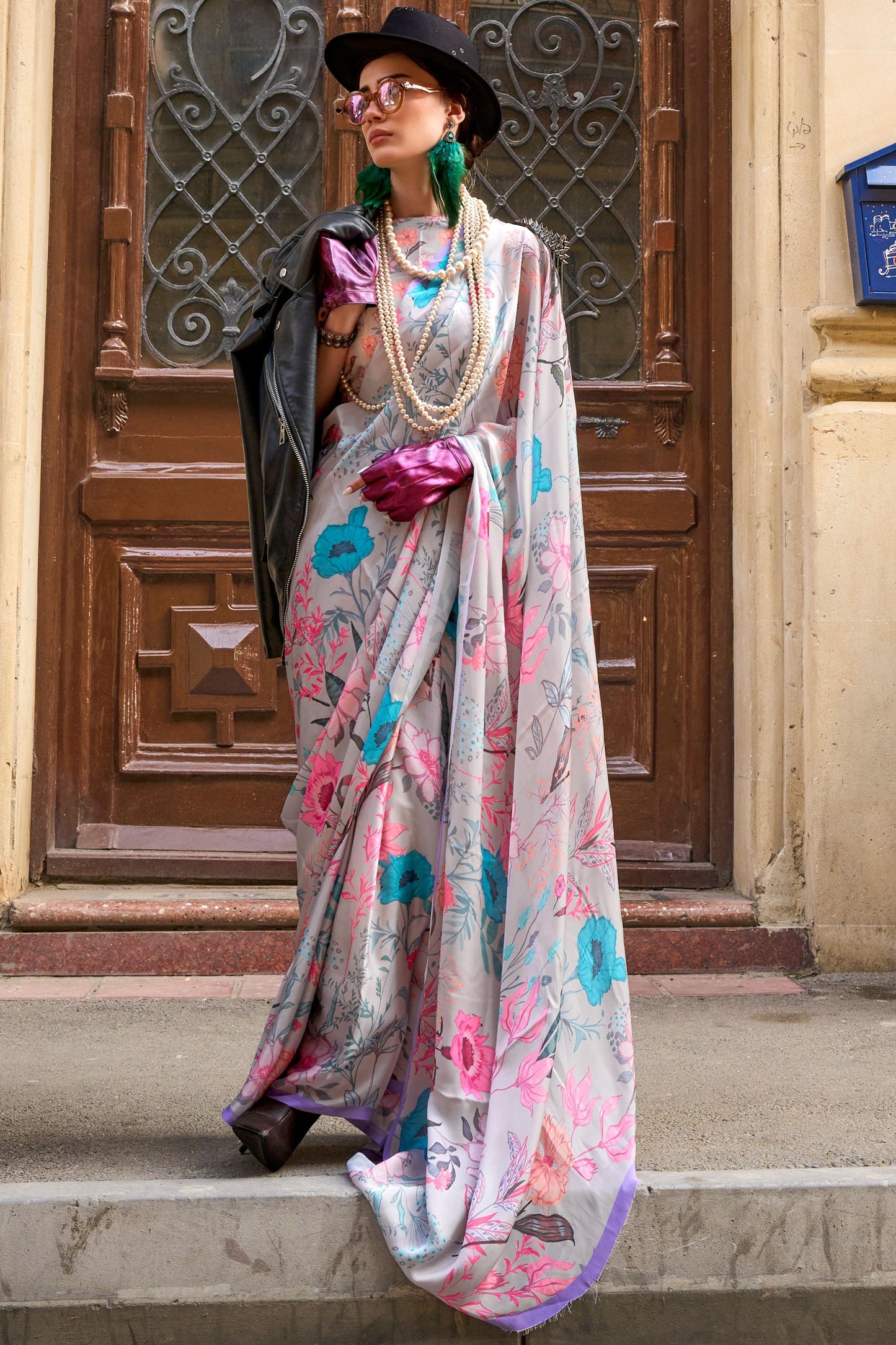 उत्कृष्ट कला रेशम कपड़े मुद्रित काम के साथ बेज रंग साड़ी