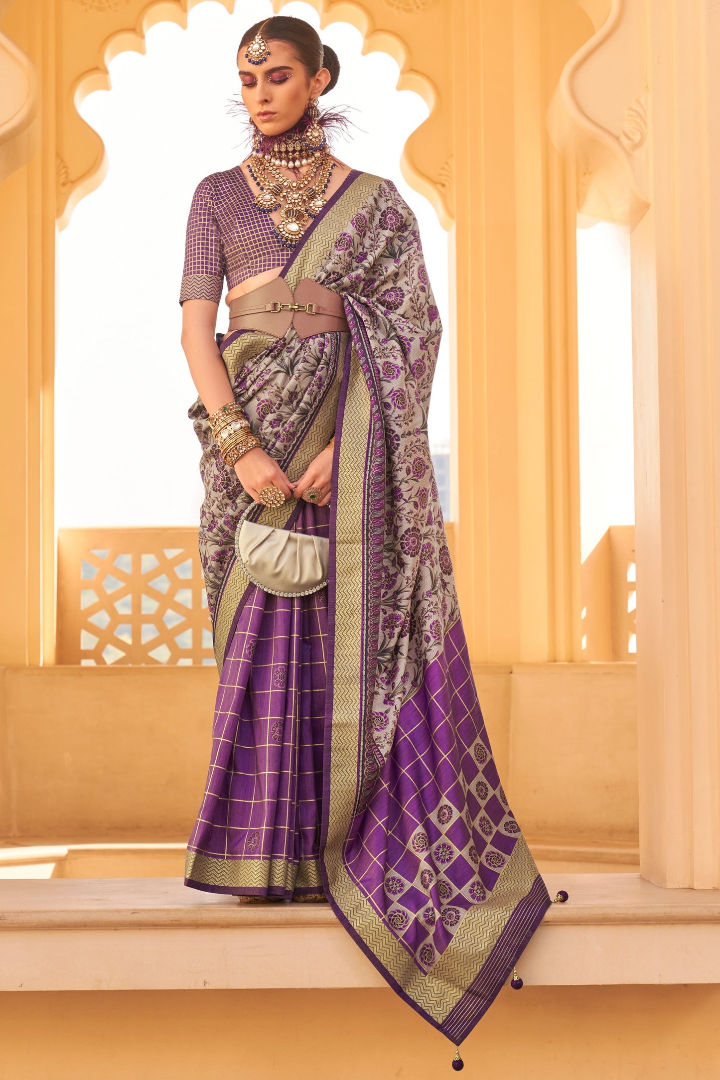 बैंगनी रंग समारोह पहनने करिश्माई कला रेशम कपड़े साड़ी