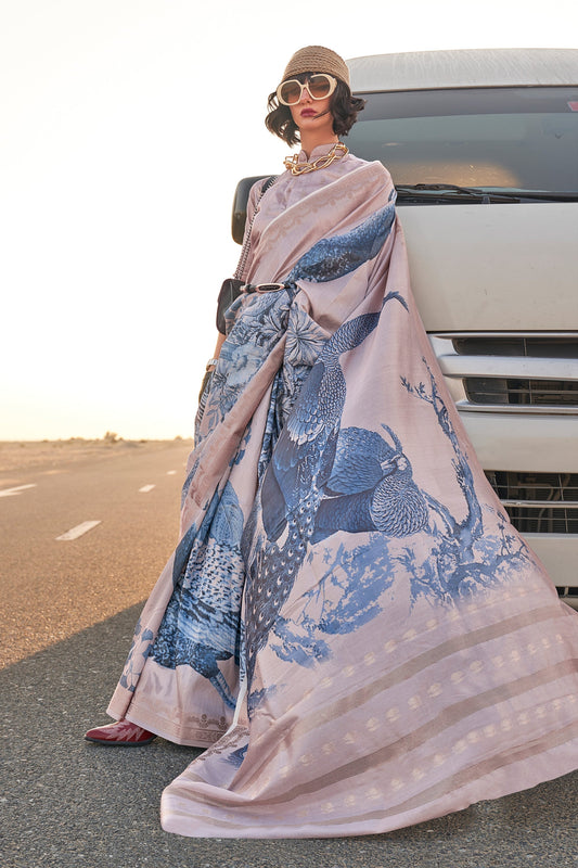 अलंकृत चीकू रंग पुष्प मुद्रित कला रेशम साड़ी