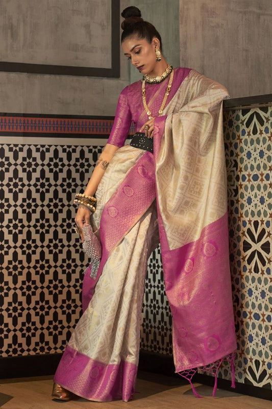 क्रीम कलर की बुनाई कला सिल्क आकर्षक साड़ी