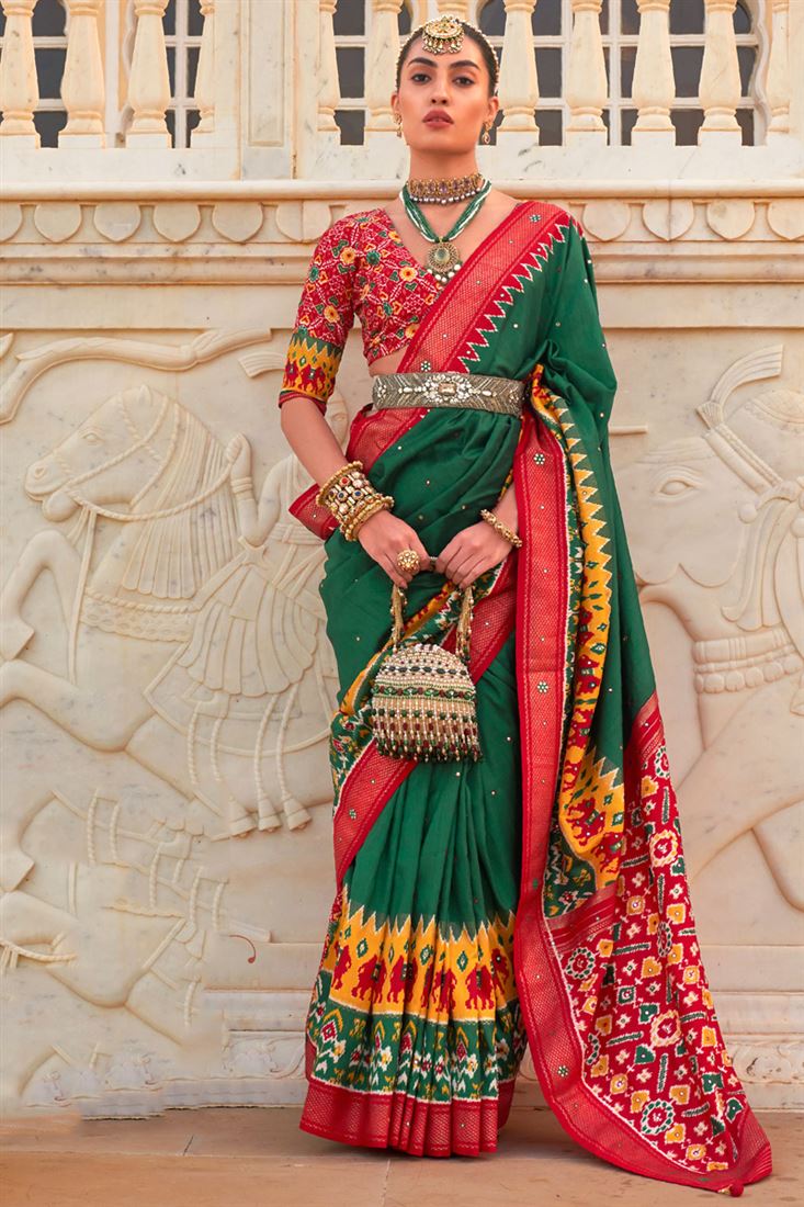 गहरे हरे रंग की प्रिंटेड पटोला कॉटन सिल्क साड़ी